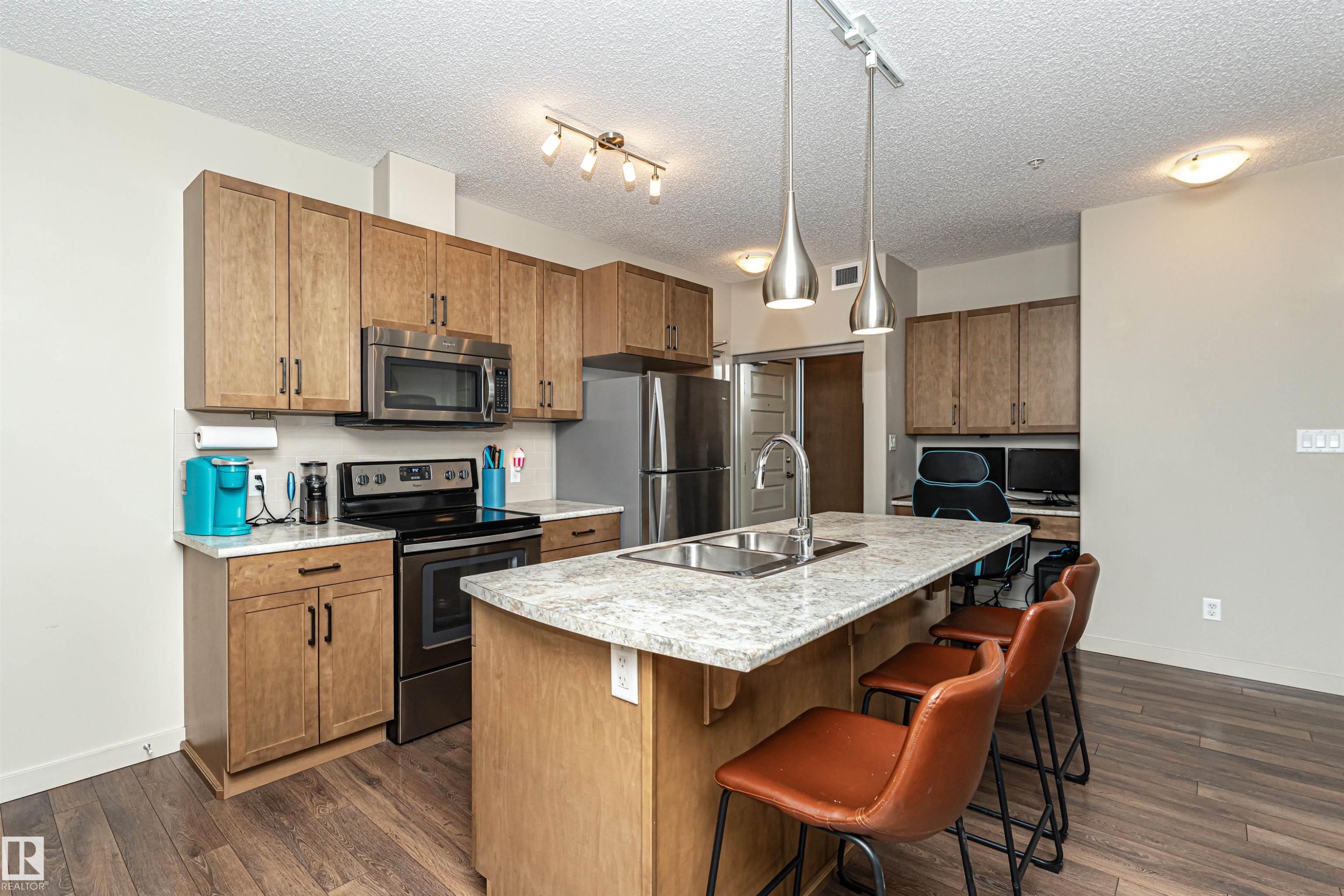 225 503 Albany Way, Edmonton, AB - Indoor Photo Showing Kitchen With Stainless Steel Kitchen With Double Sink