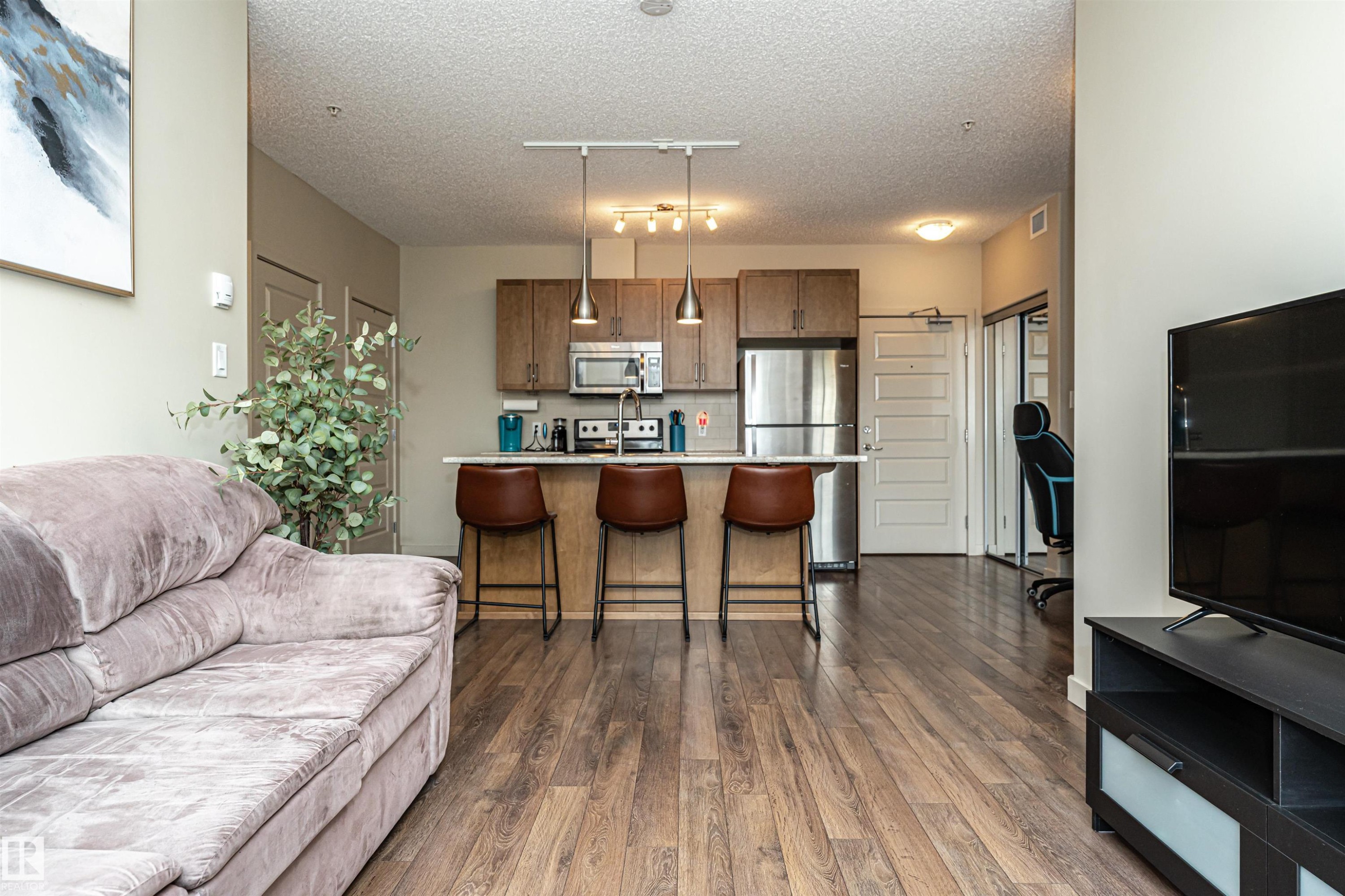225 503 Albany Way, Edmonton, AB - Indoor