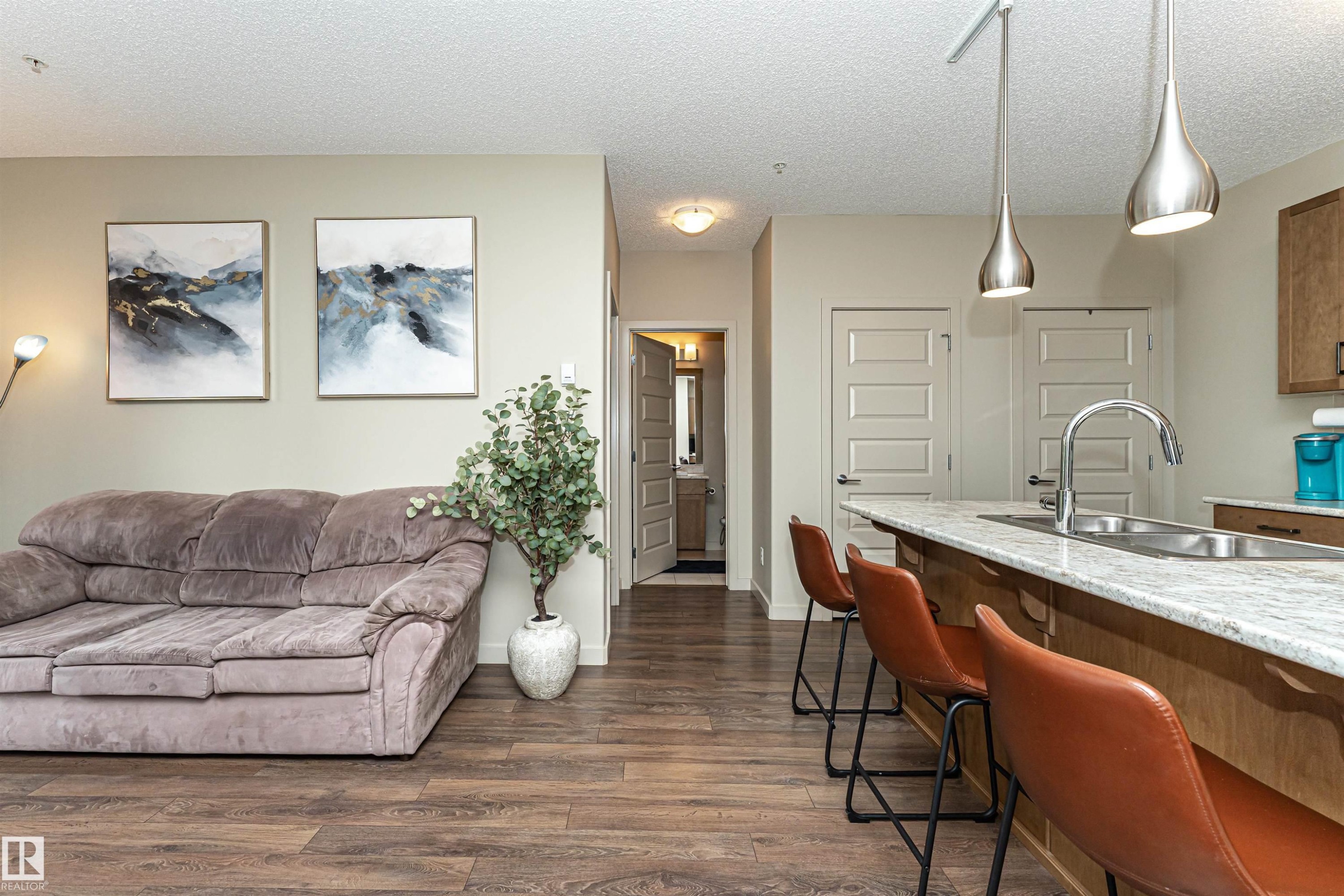 225 503 Albany Way, Edmonton, AB - Indoor