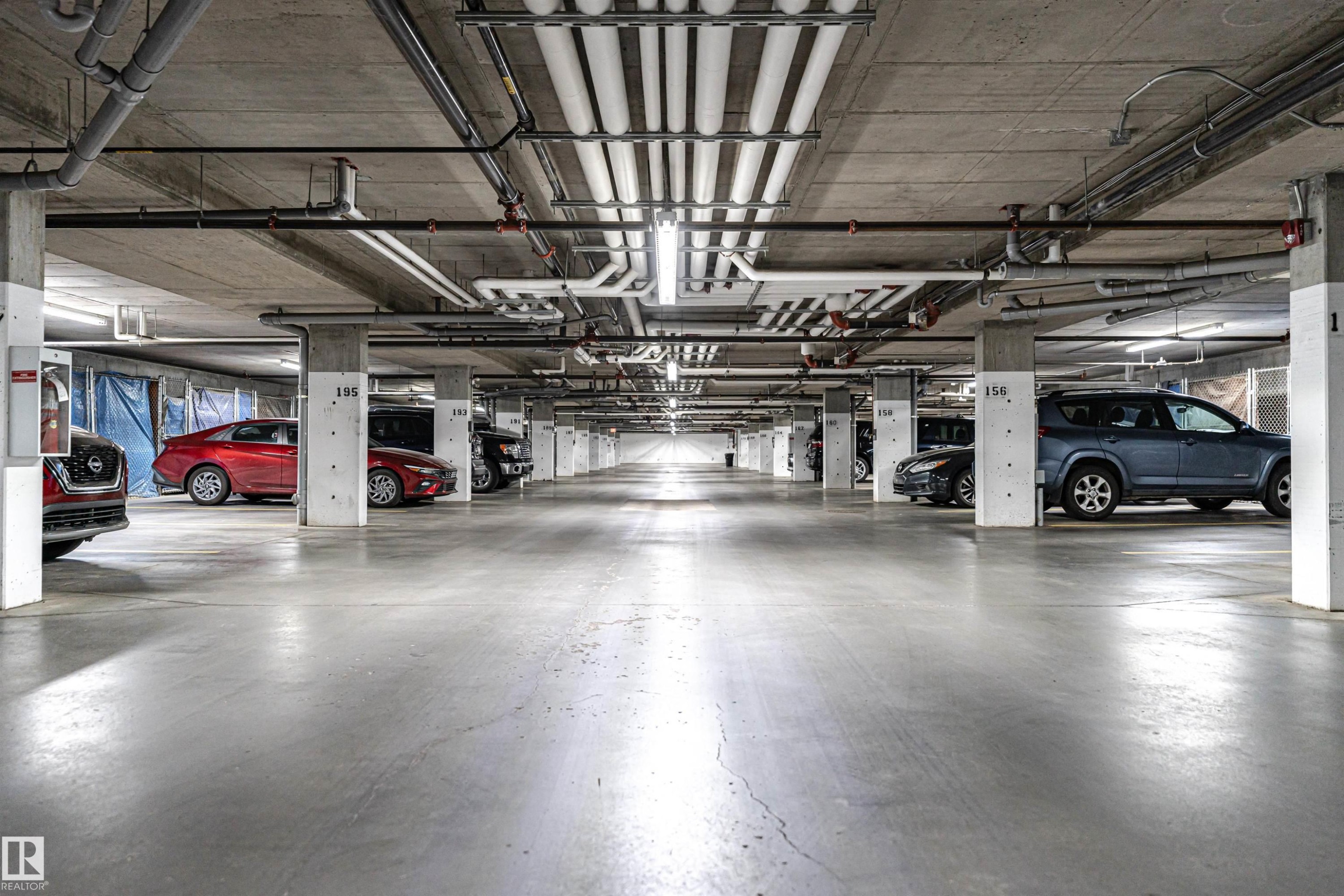 225 503 Albany Way, Edmonton, AB - Indoor Photo Showing Garage