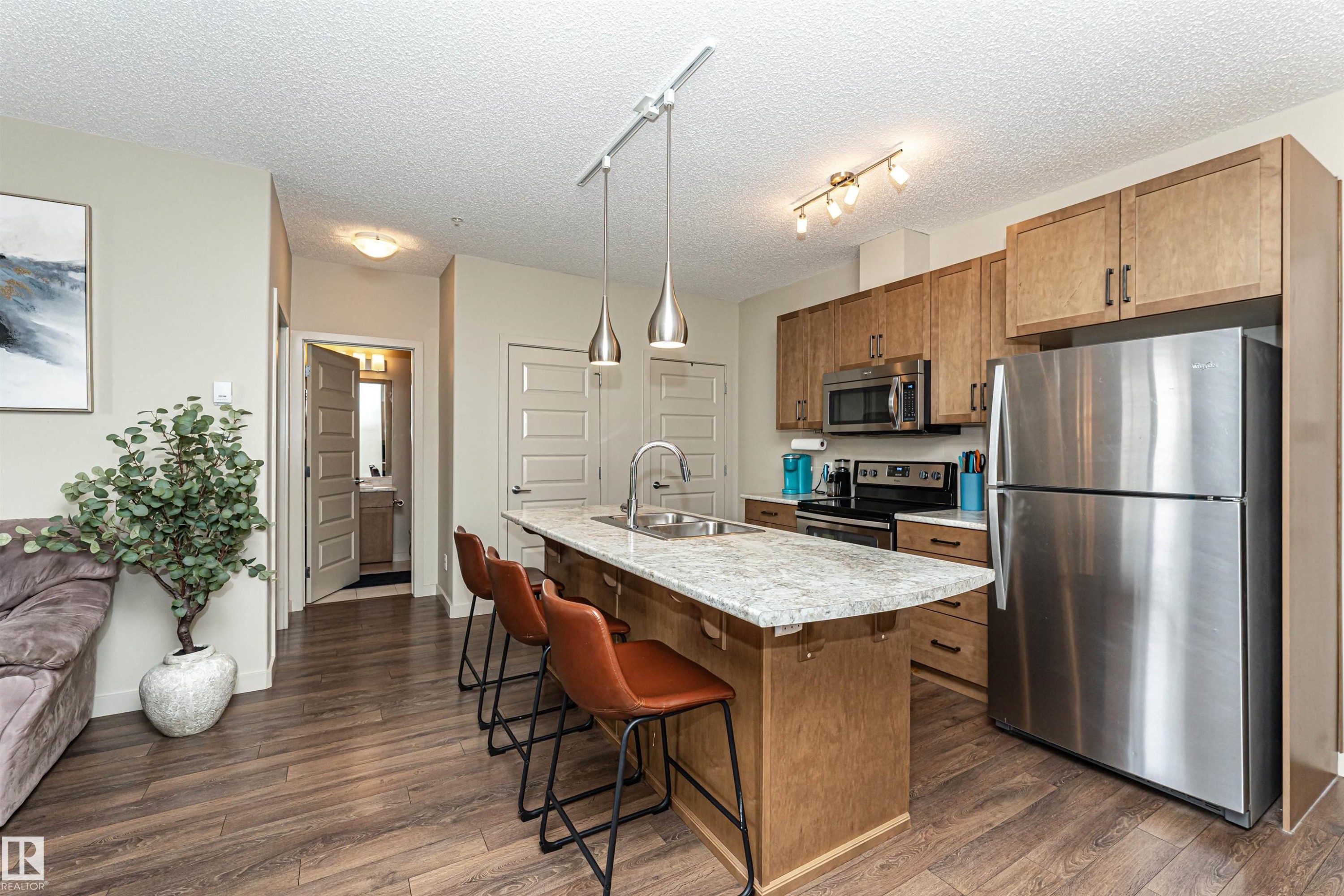 225 503 Albany Way, Edmonton, AB - Indoor Photo Showing Kitchen With Stainless Steel Kitchen With Double Sink