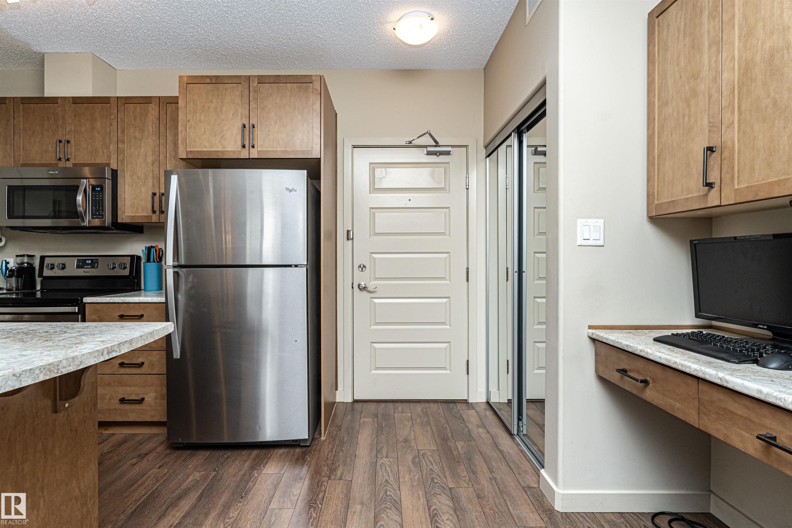 225 503 Albany Way, Edmonton, AB - Indoor Photo Showing Kitchen With Stainless Steel Kitchen