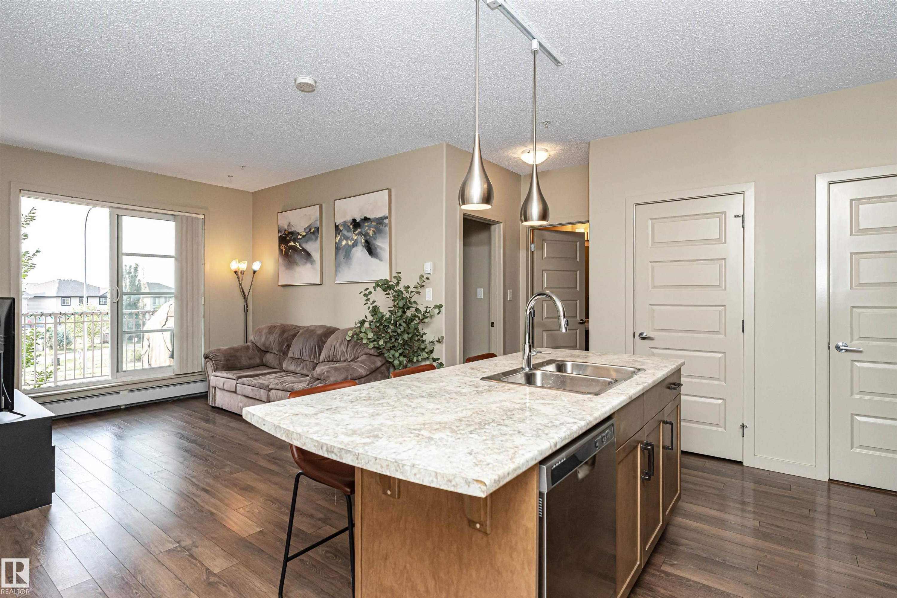 225 503 Albany Way, Edmonton, AB - Indoor Photo Showing Kitchen With Double Sink