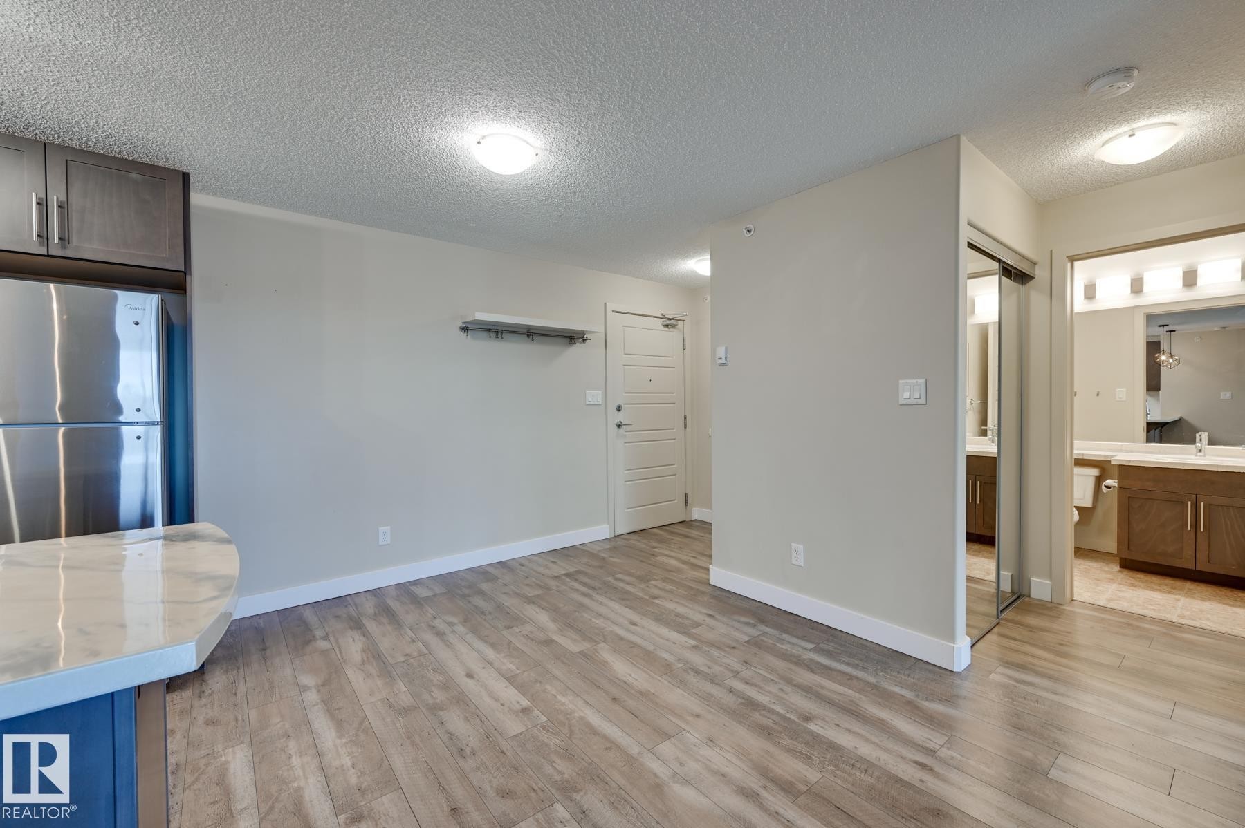 408 6084 Stanton Drive, Edmonton, AB - Indoor