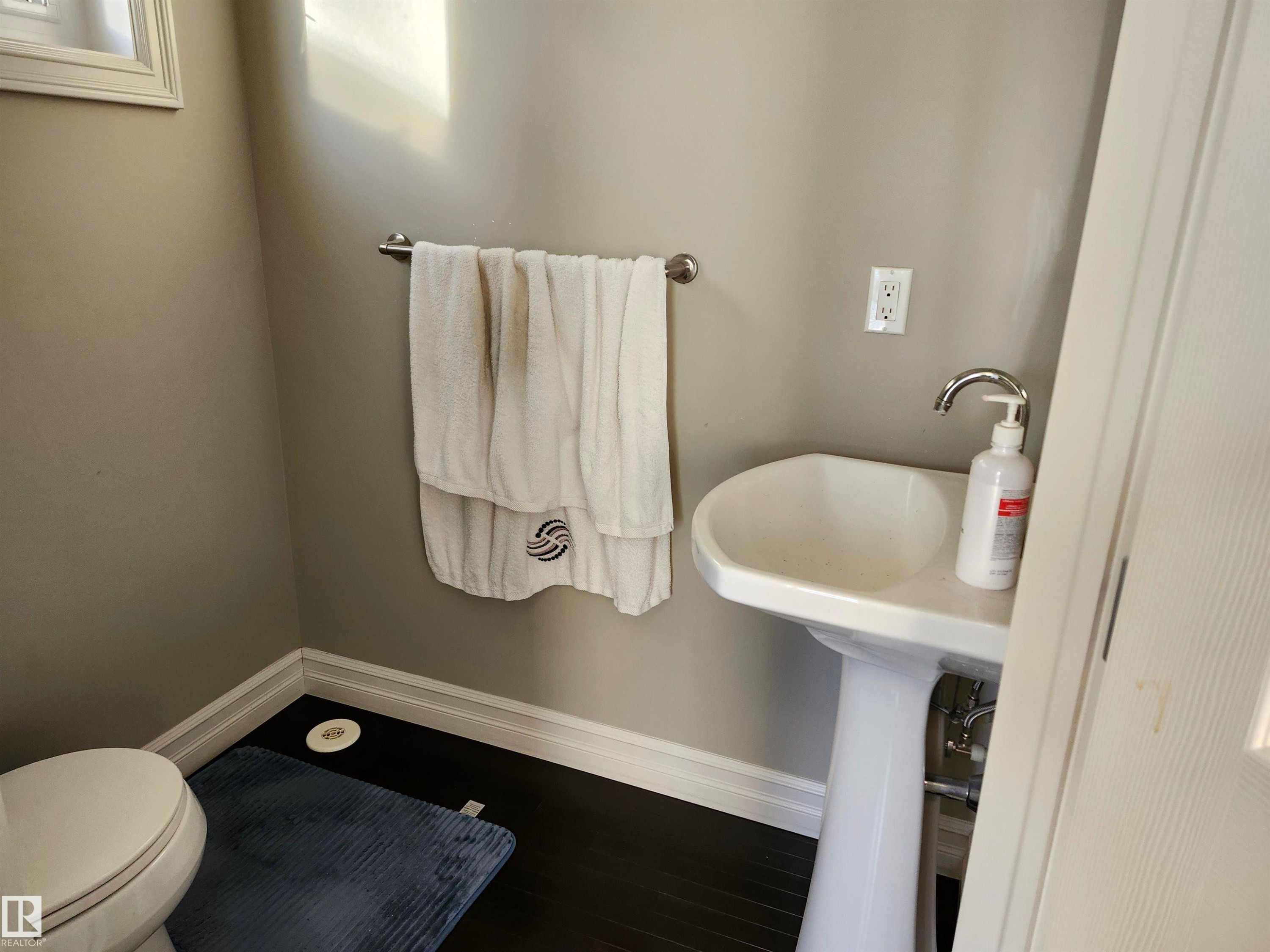 12026 167B Avenue, Edmonton, AB - Indoor Photo Showing Bathroom