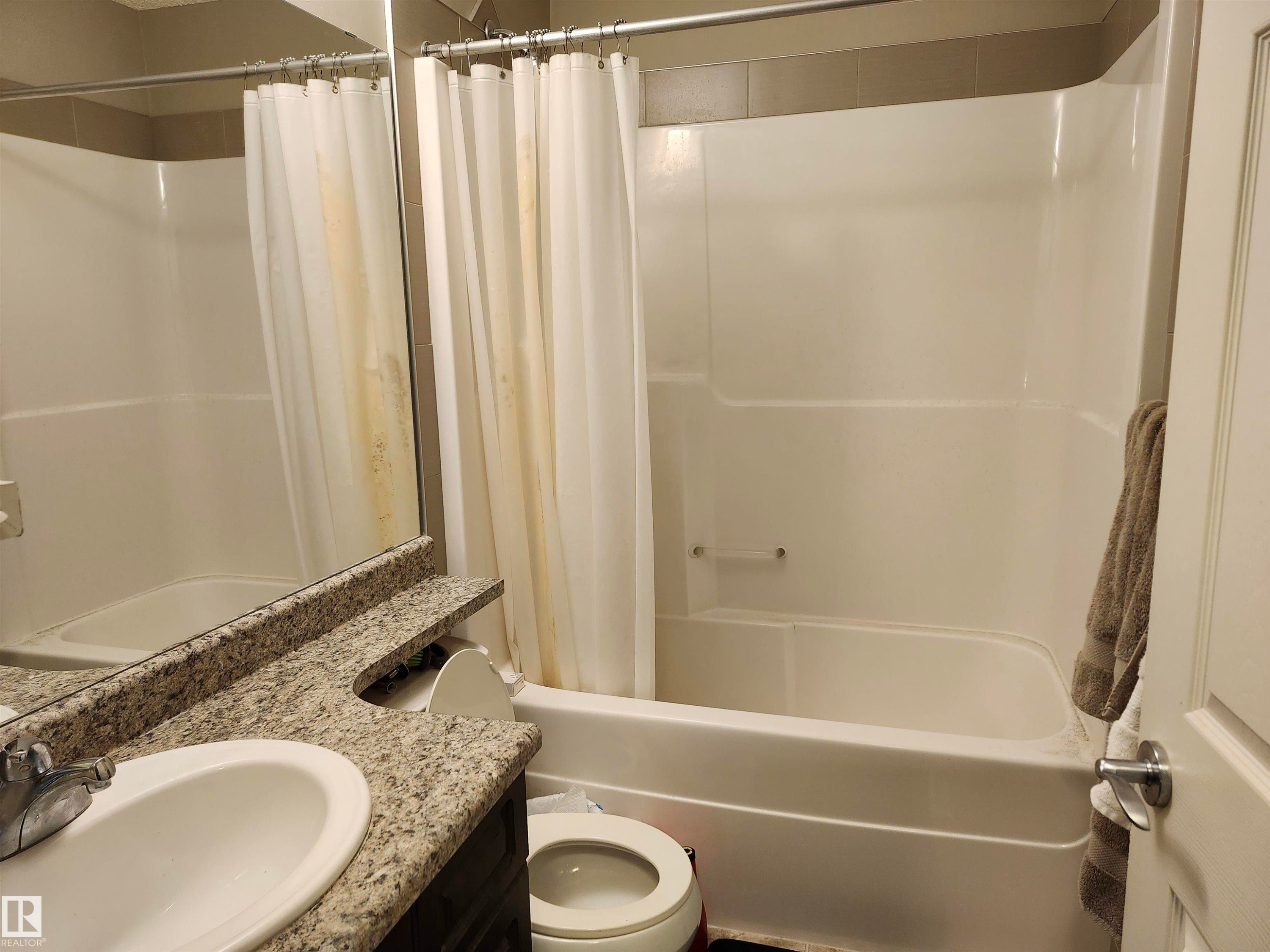12026 167B Avenue, Edmonton, AB - Indoor Photo Showing Bathroom