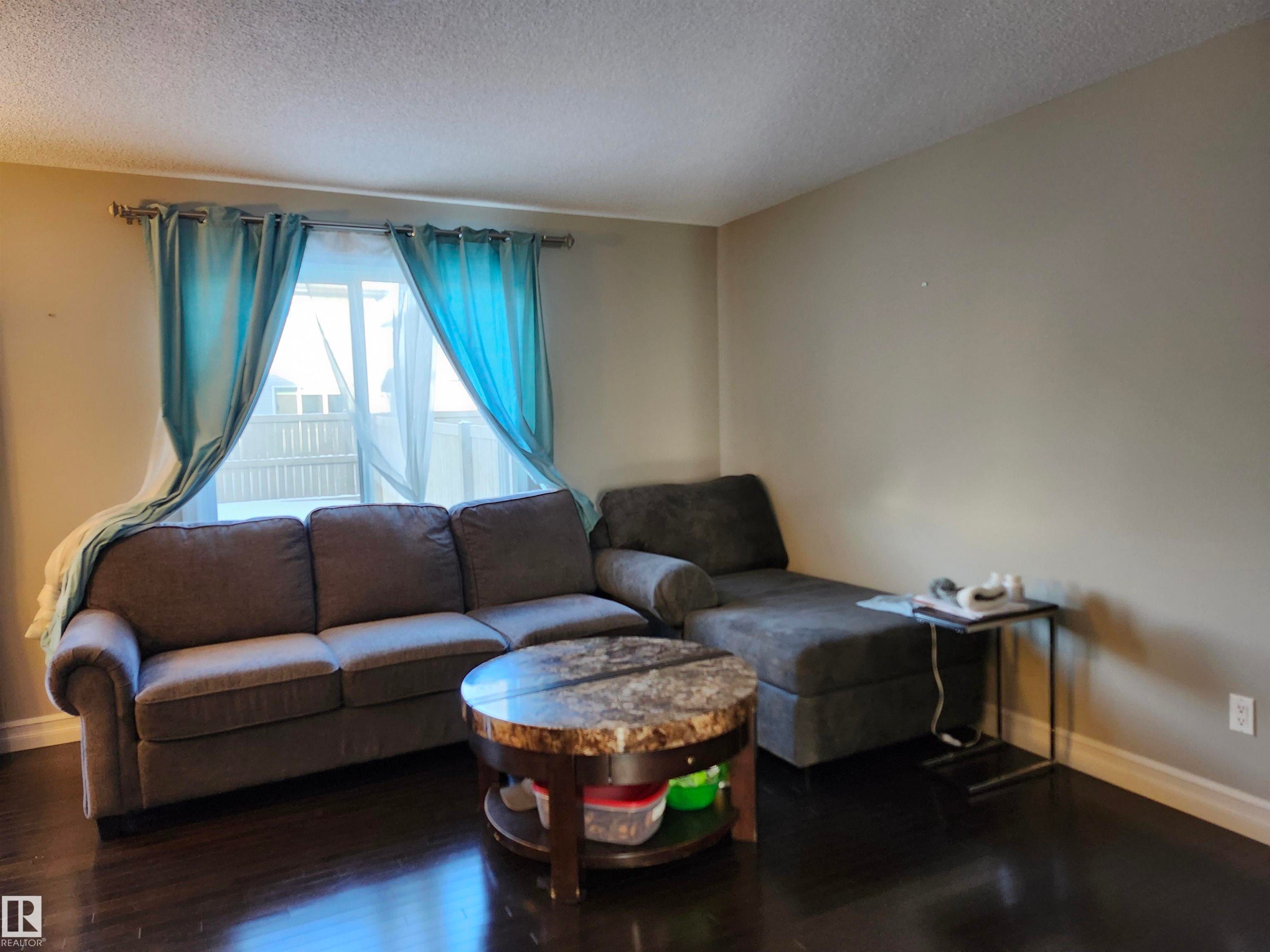 12026 167B Avenue, Edmonton, AB - Indoor Photo Showing Living Room