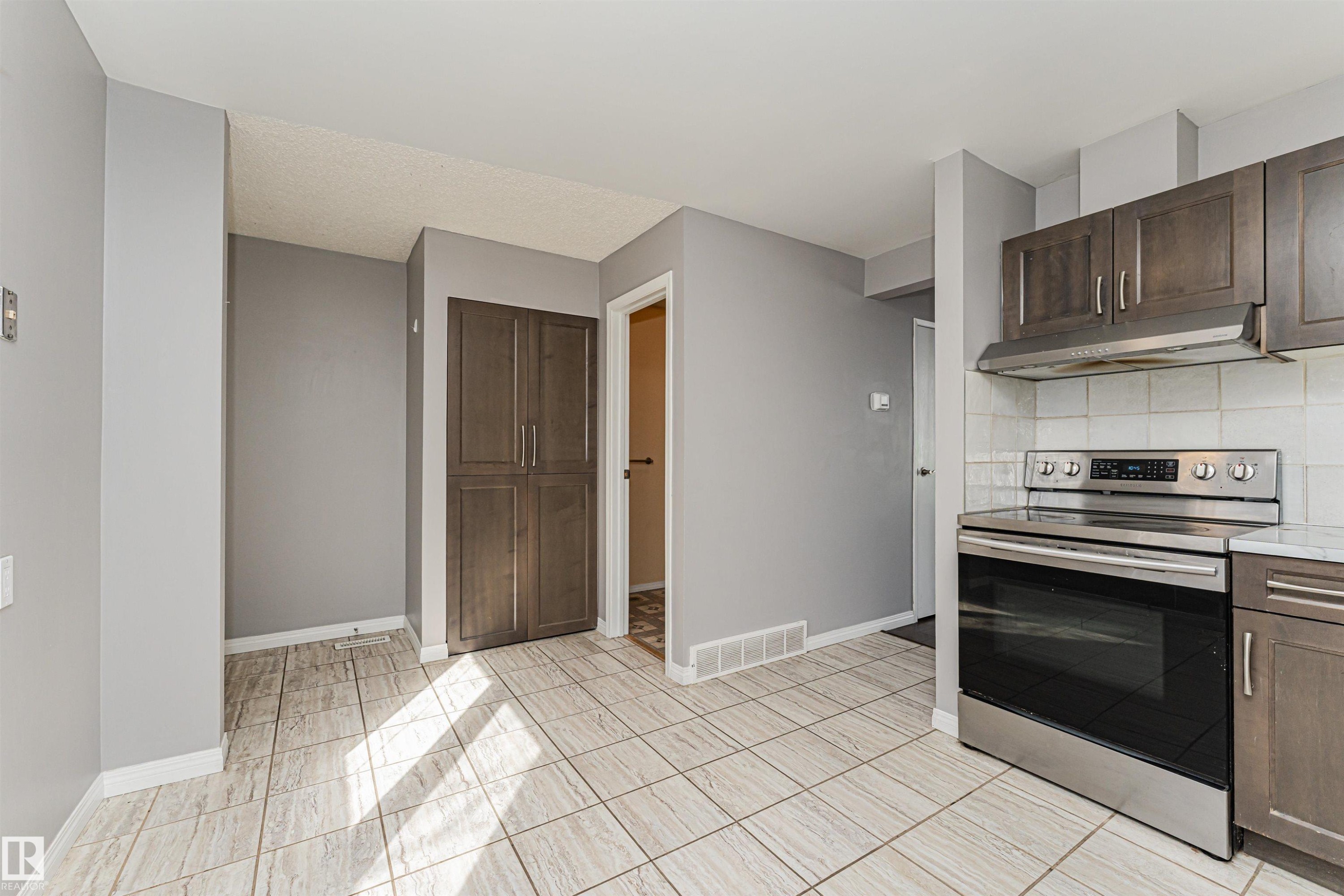 18425 95A Avenue, Edmonton, AB - Indoor Photo Showing Kitchen