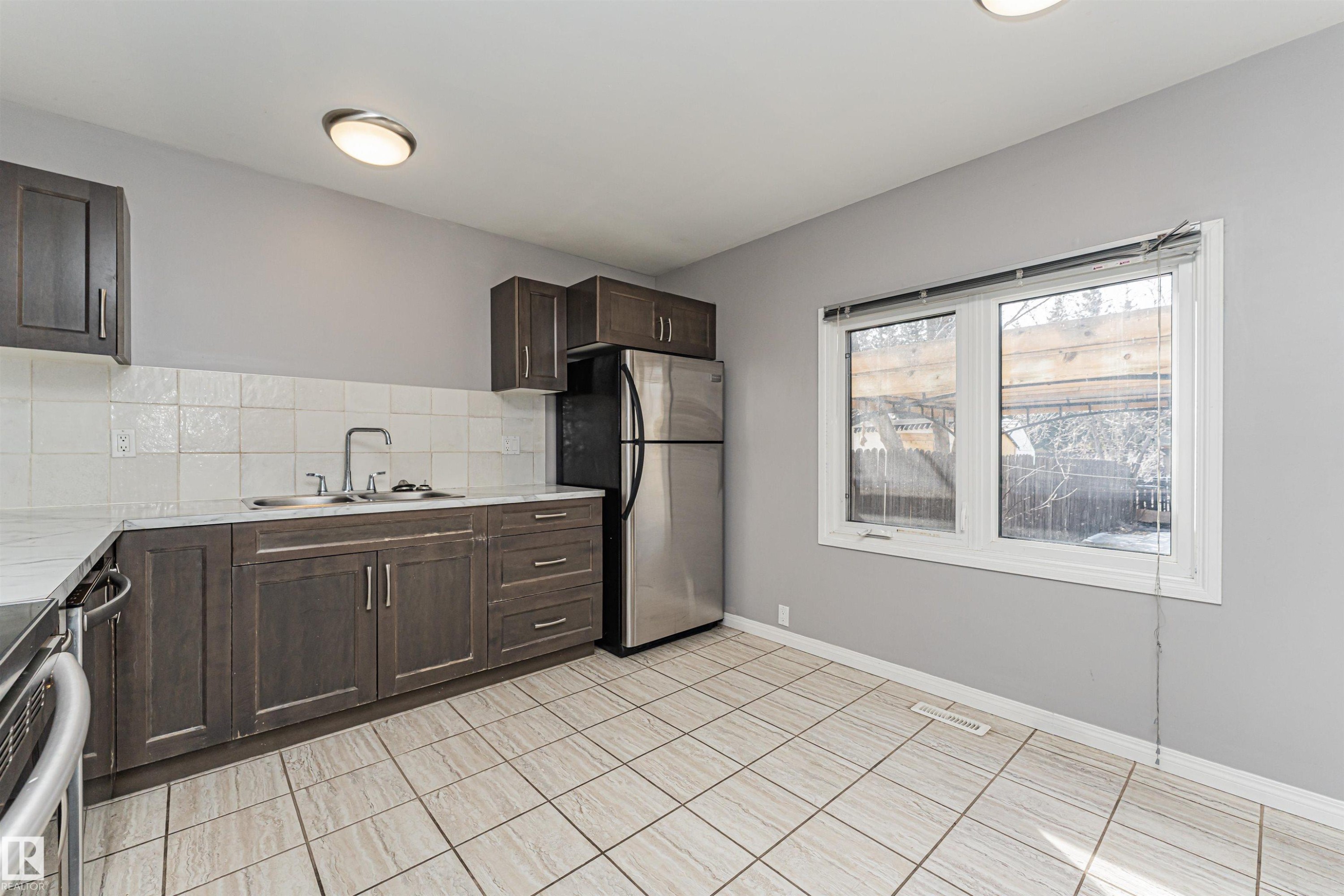 18425 95A Avenue, Edmonton, AB - Indoor Photo Showing Kitchen With Double Sink