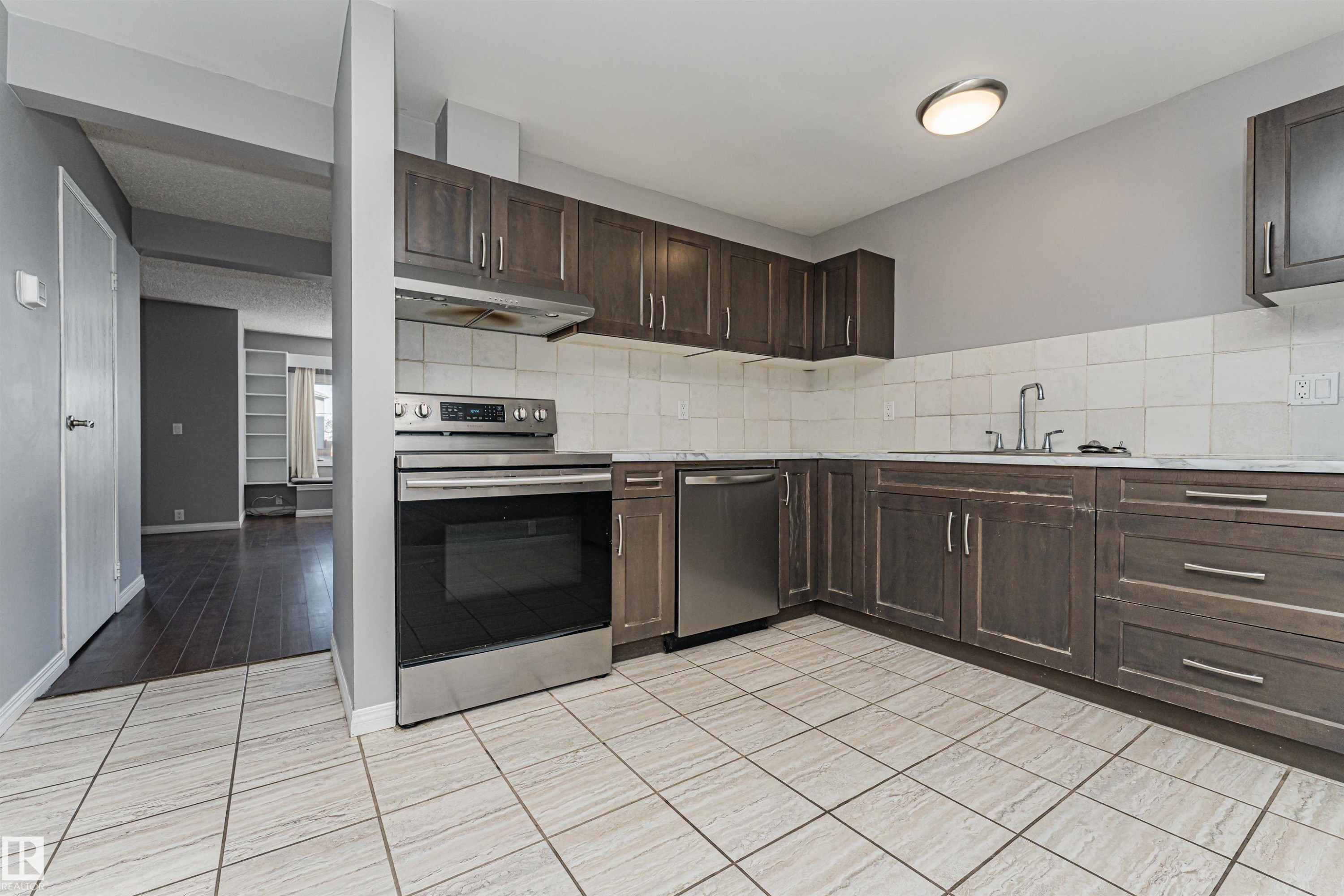 18425 95A Avenue, Edmonton, AB - Indoor Photo Showing Kitchen