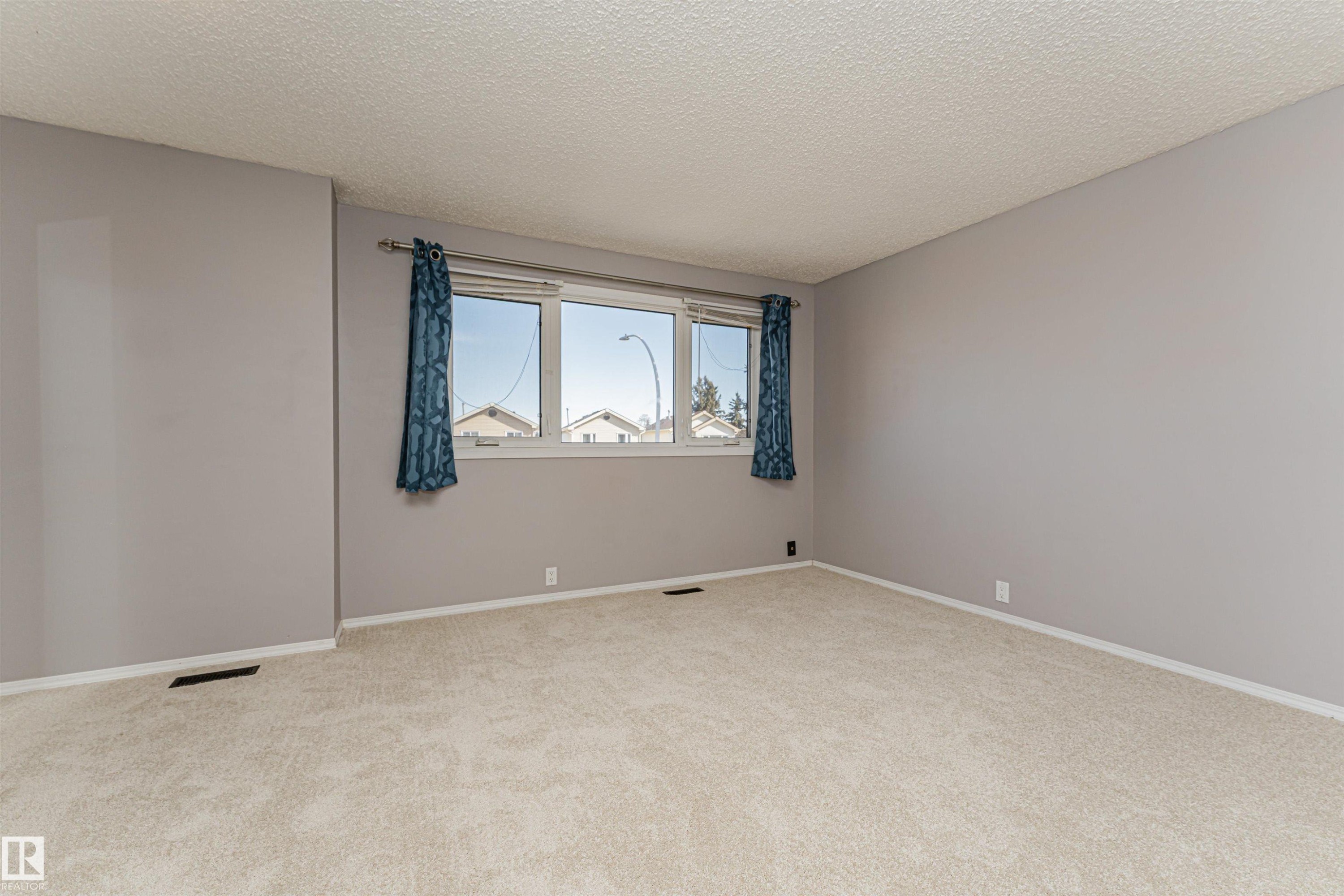 18425 95A Avenue, Edmonton, AB - Indoor Photo Showing Other Room