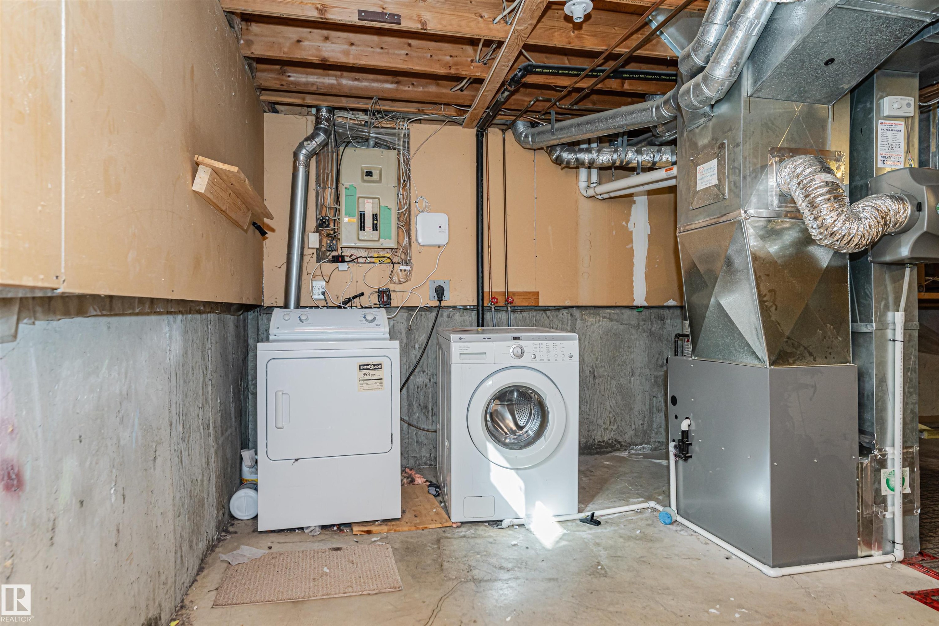 18425 95A Avenue, Edmonton, AB - Indoor Photo Showing Laundry Room