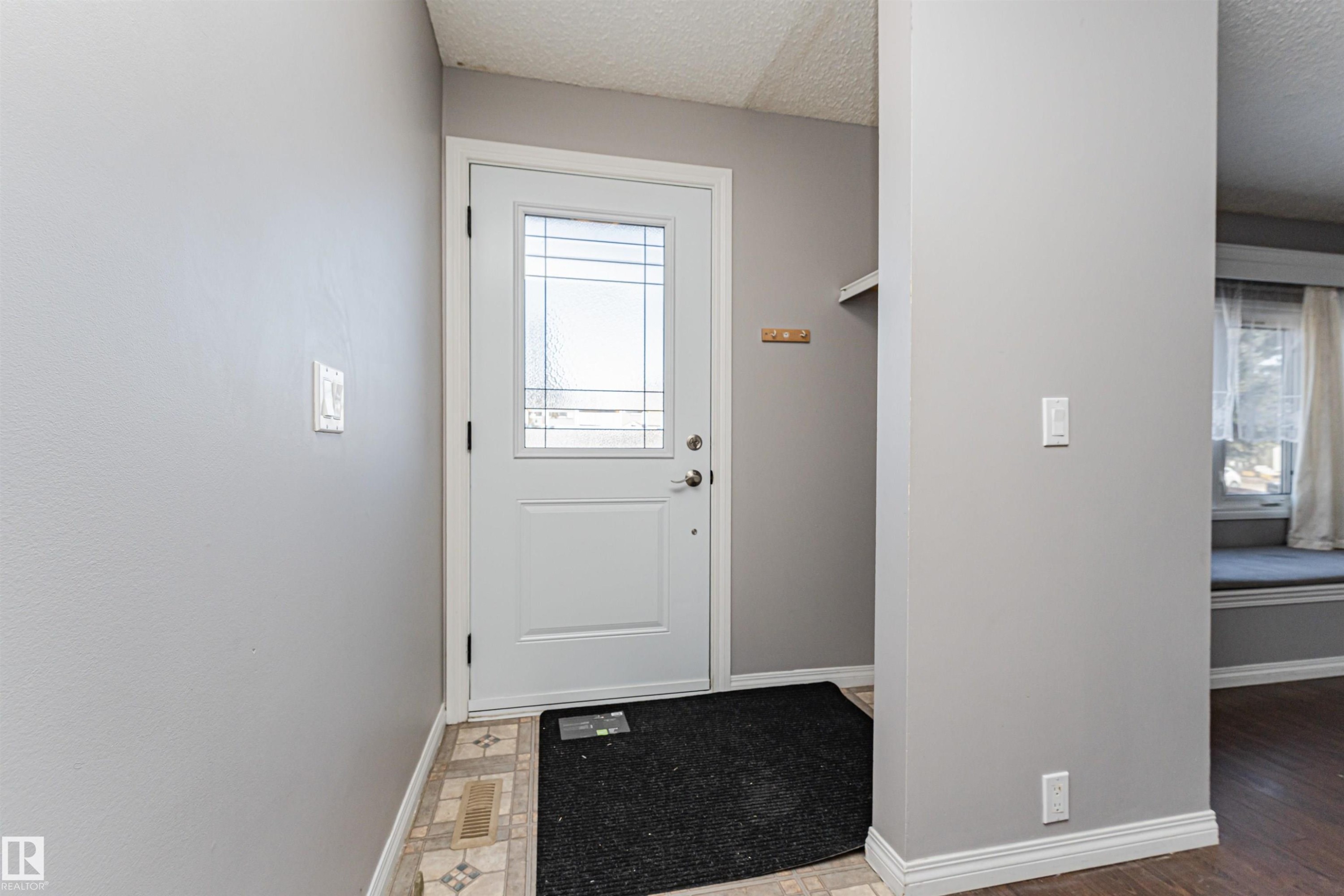 18425 95A Avenue, Edmonton, AB - Indoor Photo Showing Other Room
