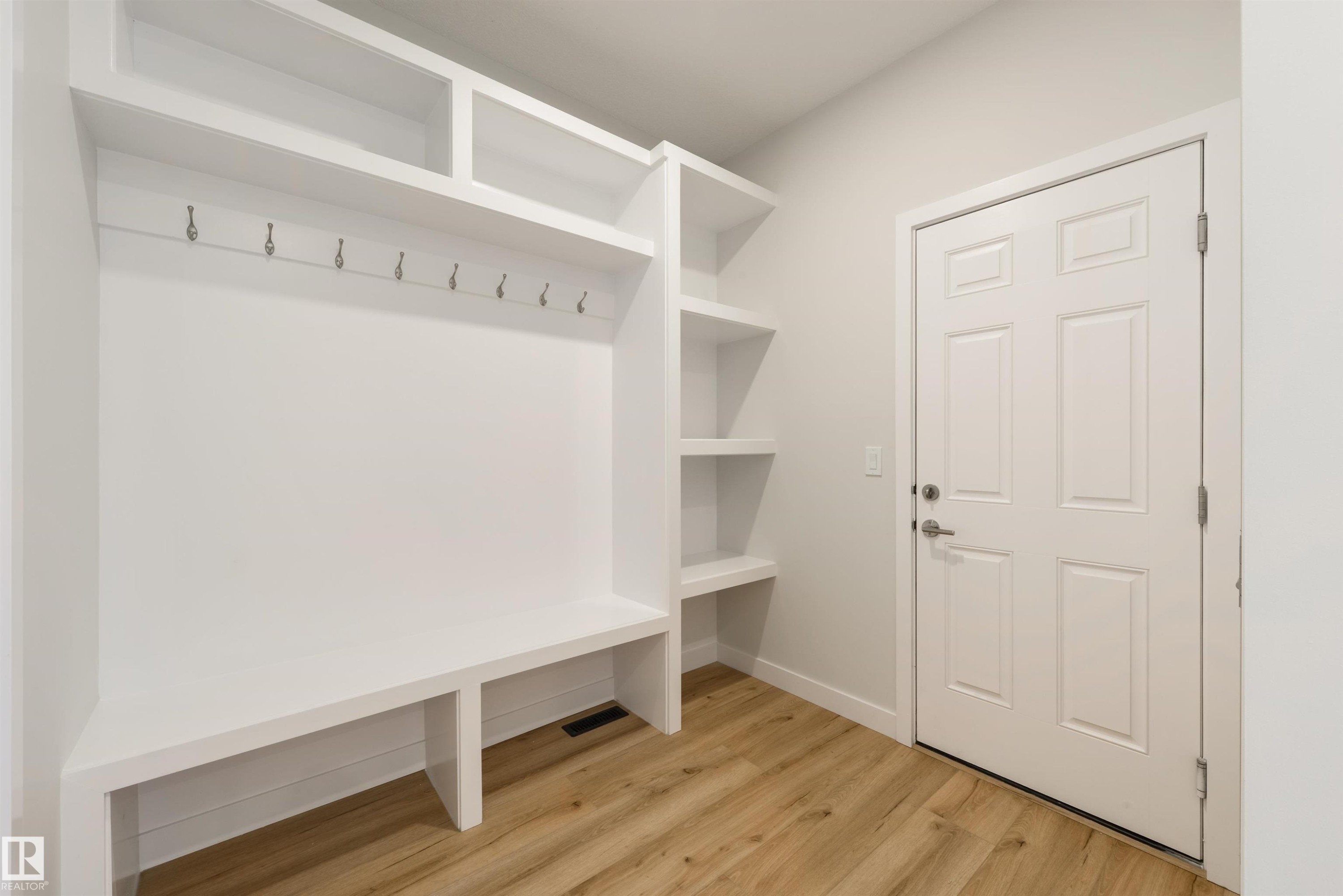 1443 Osprey Crest Nw, Edmonton, AB - Indoor Photo Showing Other Room