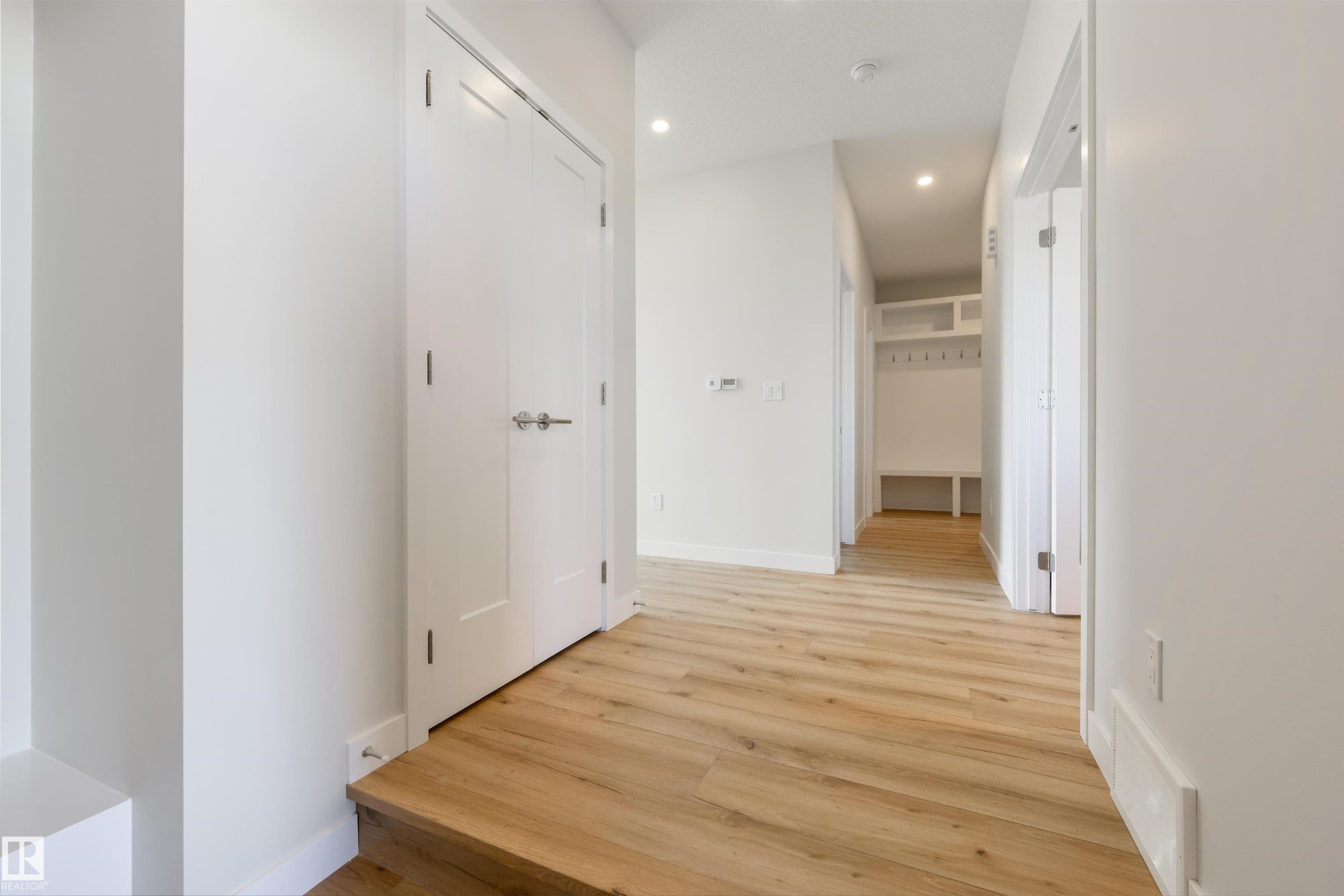 1443 Osprey Crest Nw, Edmonton, AB - Indoor Photo Showing Other Room