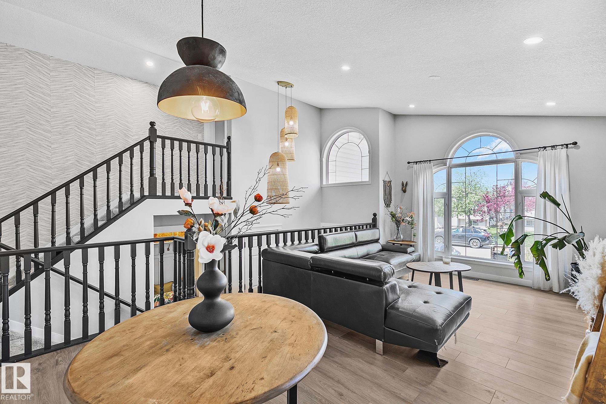3205 41A Avenue, Edmonton, AB - Indoor