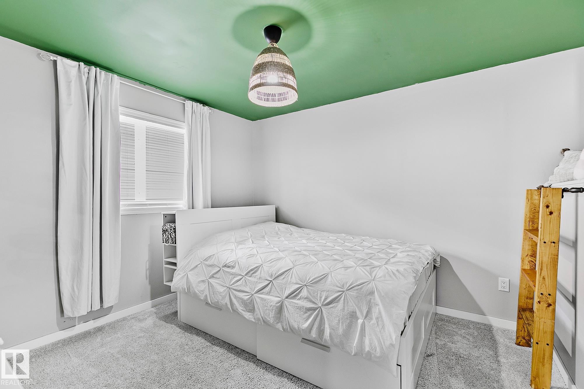 3205 41A Avenue, Edmonton, AB - Indoor Photo Showing Bedroom