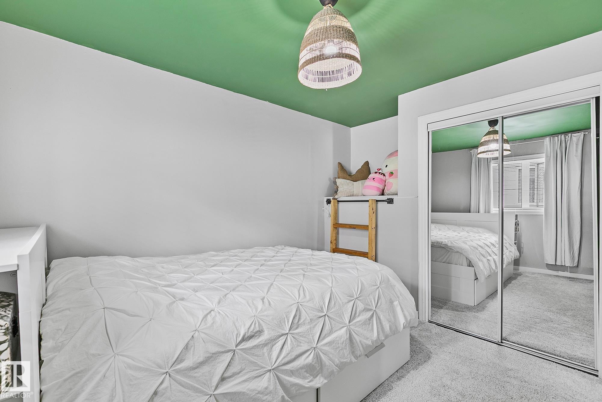 3205 41A Avenue, Edmonton, AB - Indoor Photo Showing Bedroom
