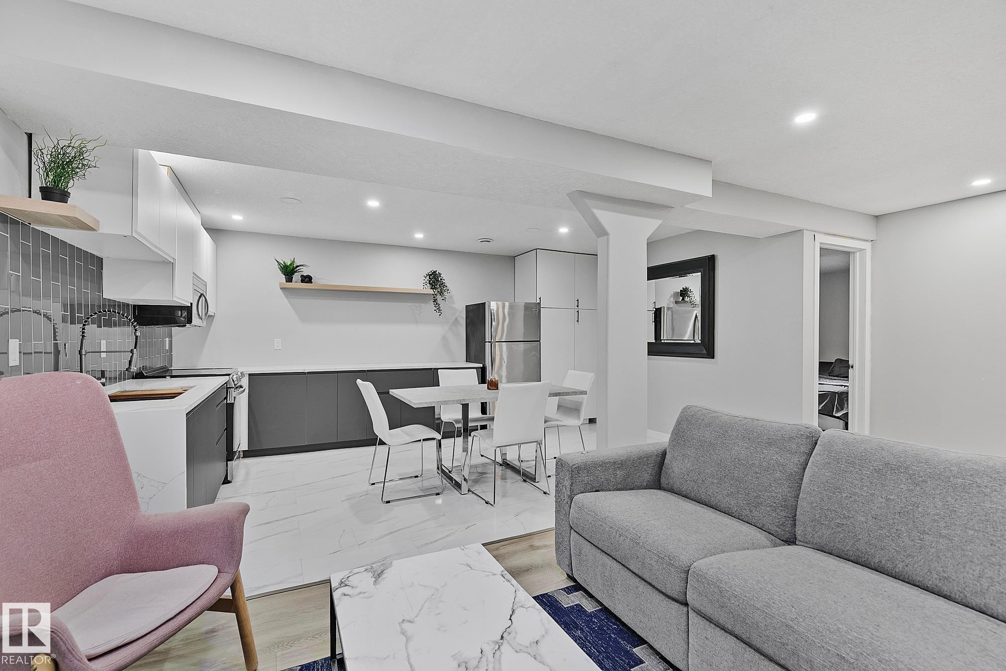3205 41A Avenue, Edmonton, AB - Indoor Photo Showing Living Room