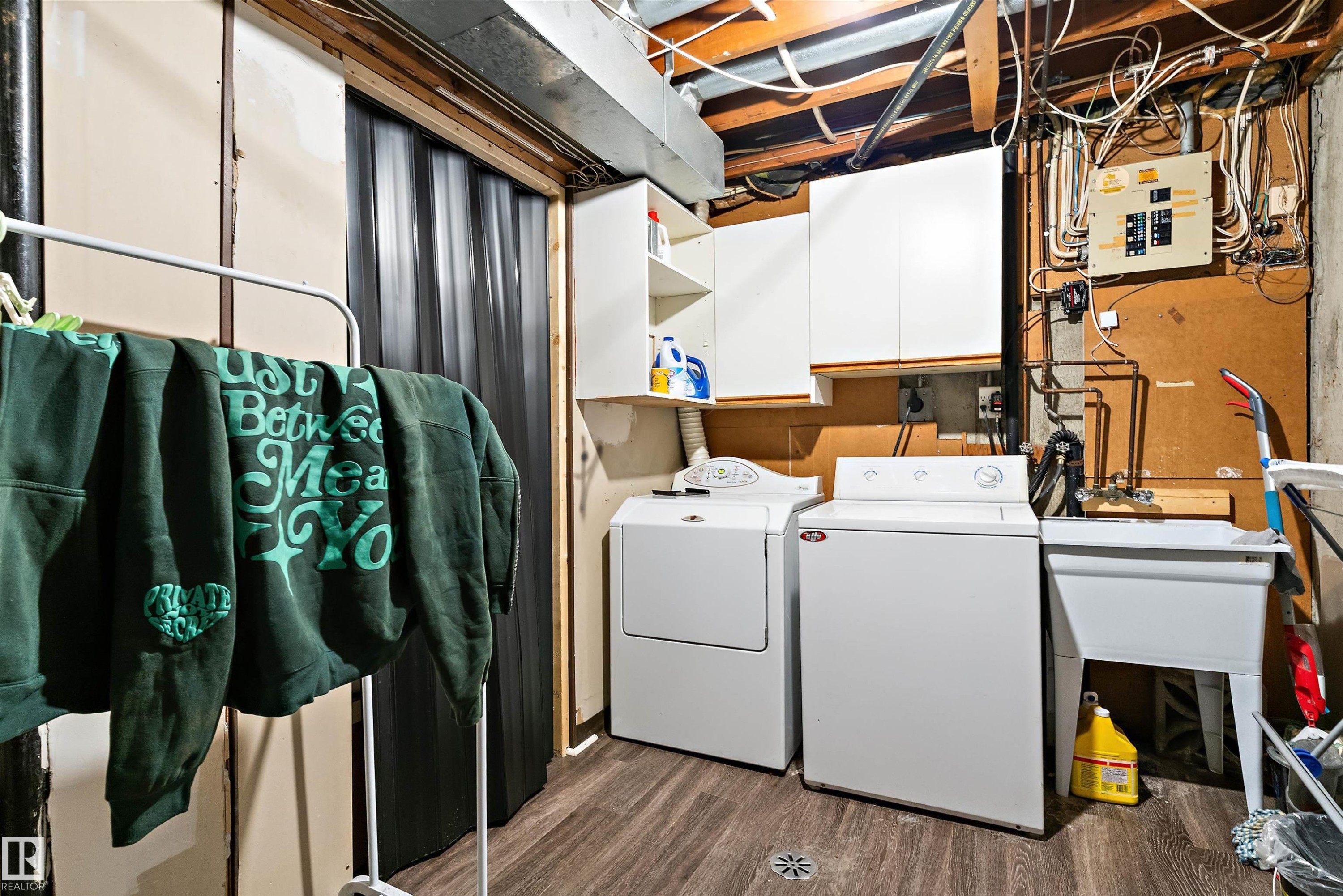 6617 180 Street, Edmonton, AB - Indoor Photo Showing Laundry Room