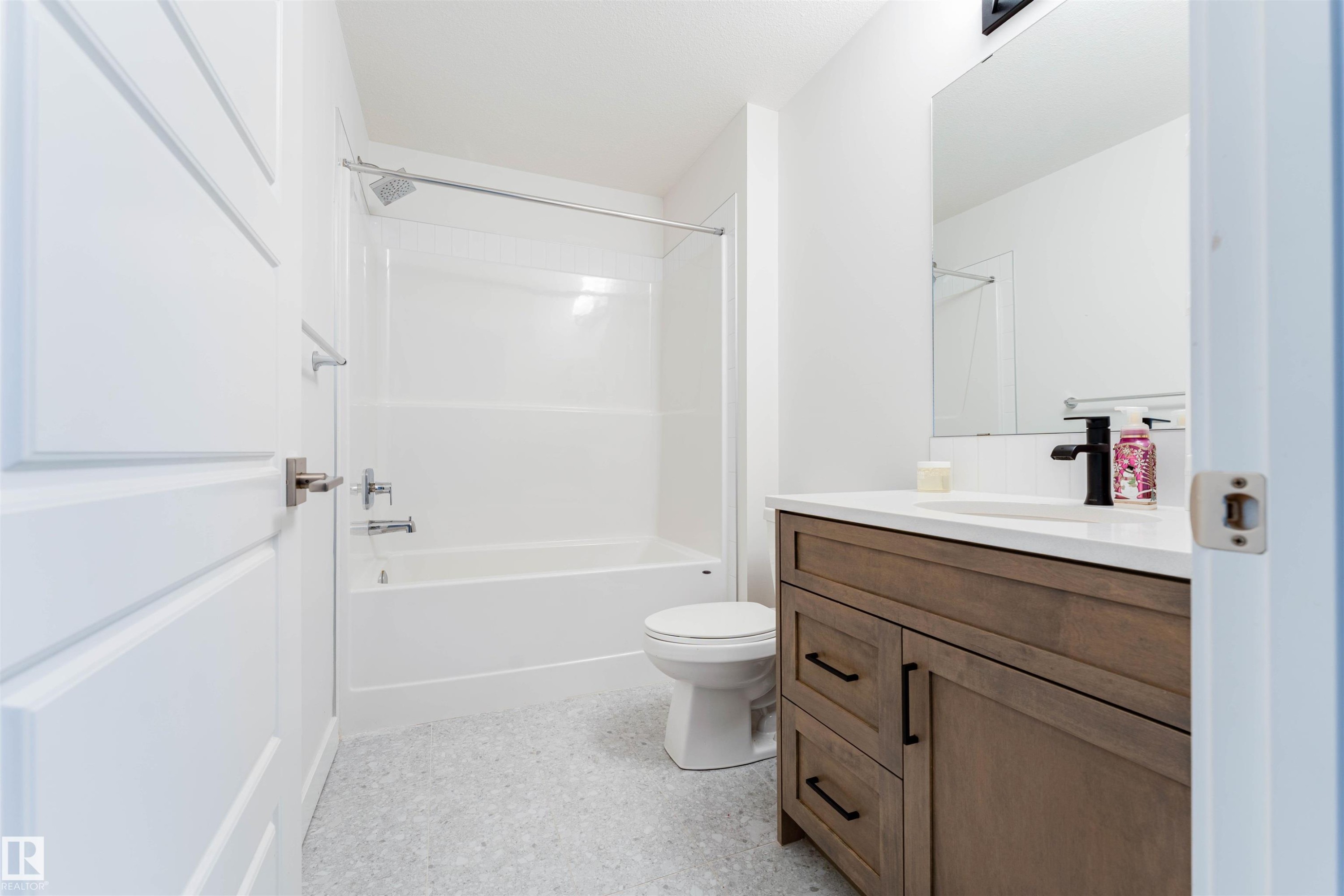 231 Orchards Boulevard, Edmonton, AB - Indoor Photo Showing Bathroom