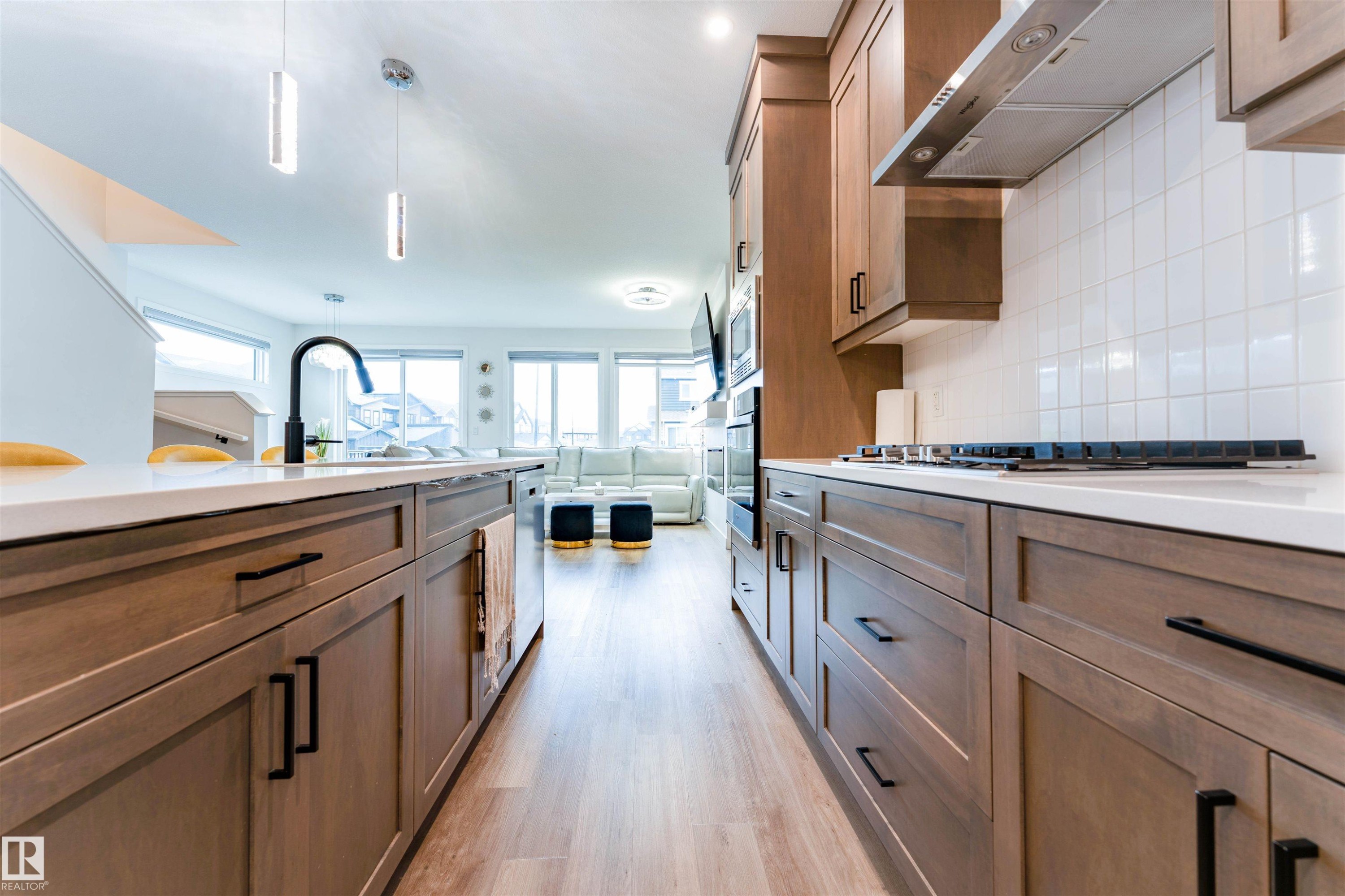 231 Orchards Boulevard, Edmonton, AB - Indoor Photo Showing Kitchen With Upgraded Kitchen