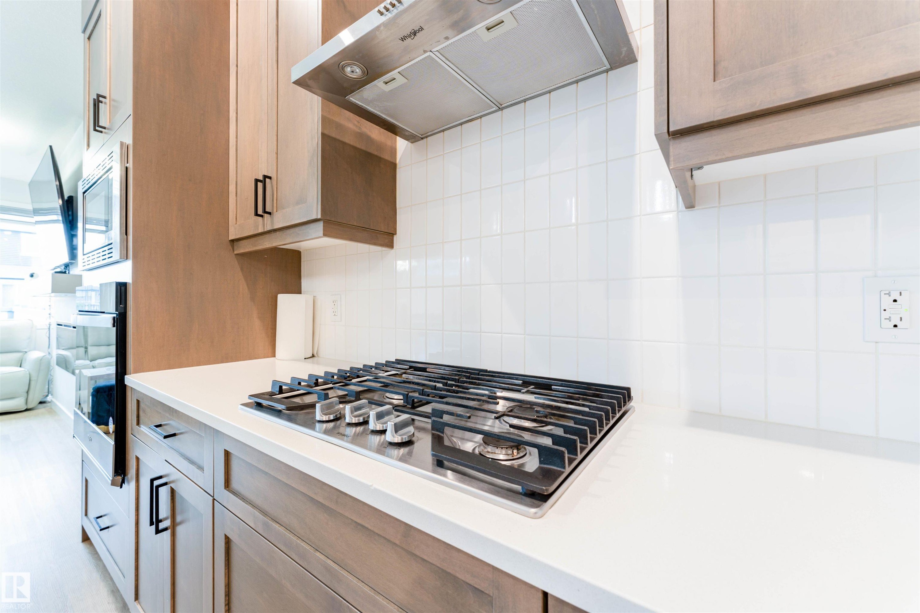 231 Orchards Boulevard, Edmonton, AB - Indoor Photo Showing Kitchen With Upgraded Kitchen