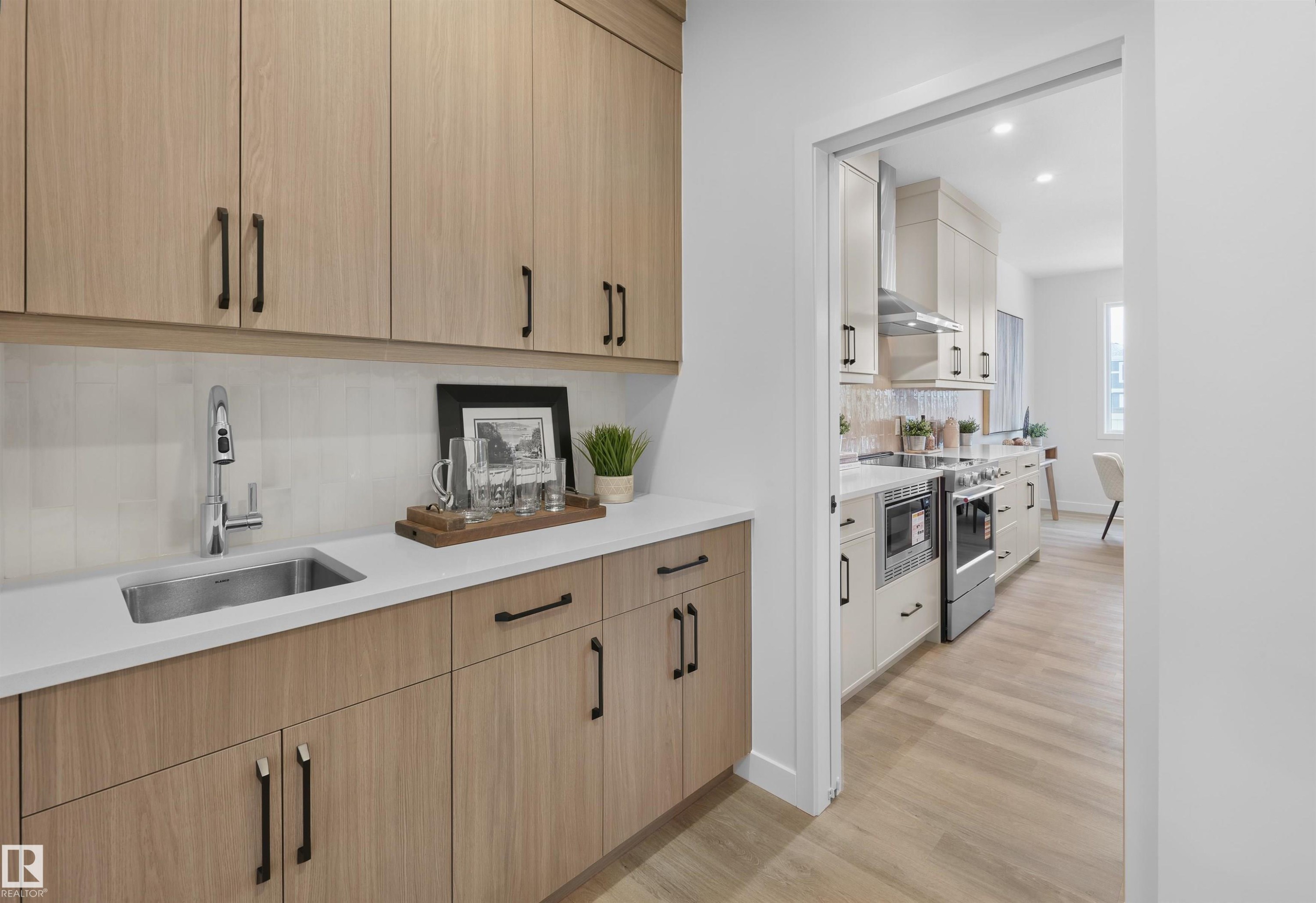1028 Cristall Crescent, Edmonton, AB - Indoor Photo Showing Kitchen
