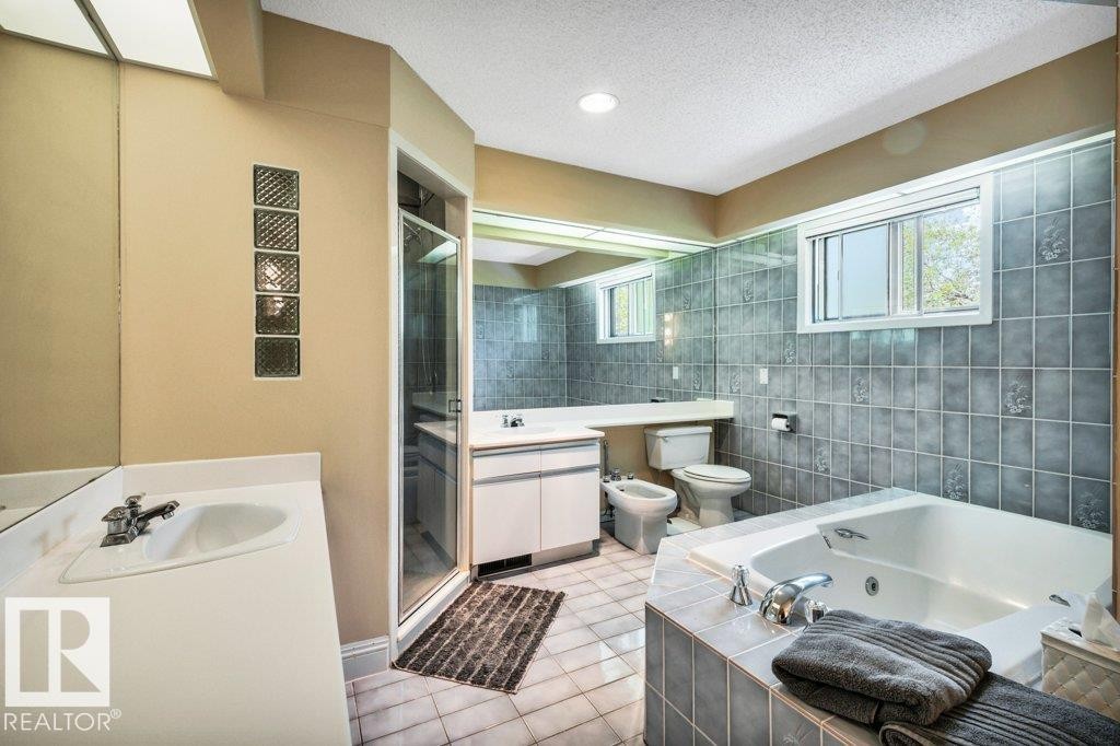 260 Windermere Drive, Edmonton, AB - Indoor Photo Showing Bathroom