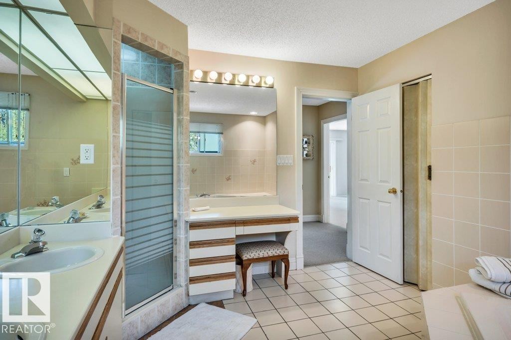 260 Windermere Drive, Edmonton, AB - Indoor Photo Showing Bathroom