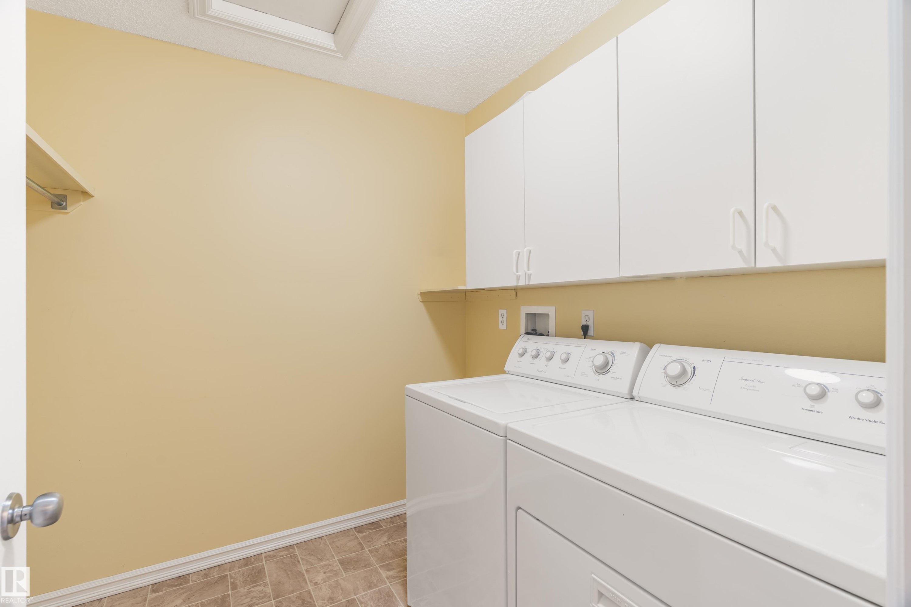 2550 Rabbit Hill Road, Edmonton, AB - Indoor Photo Showing Laundry Room
