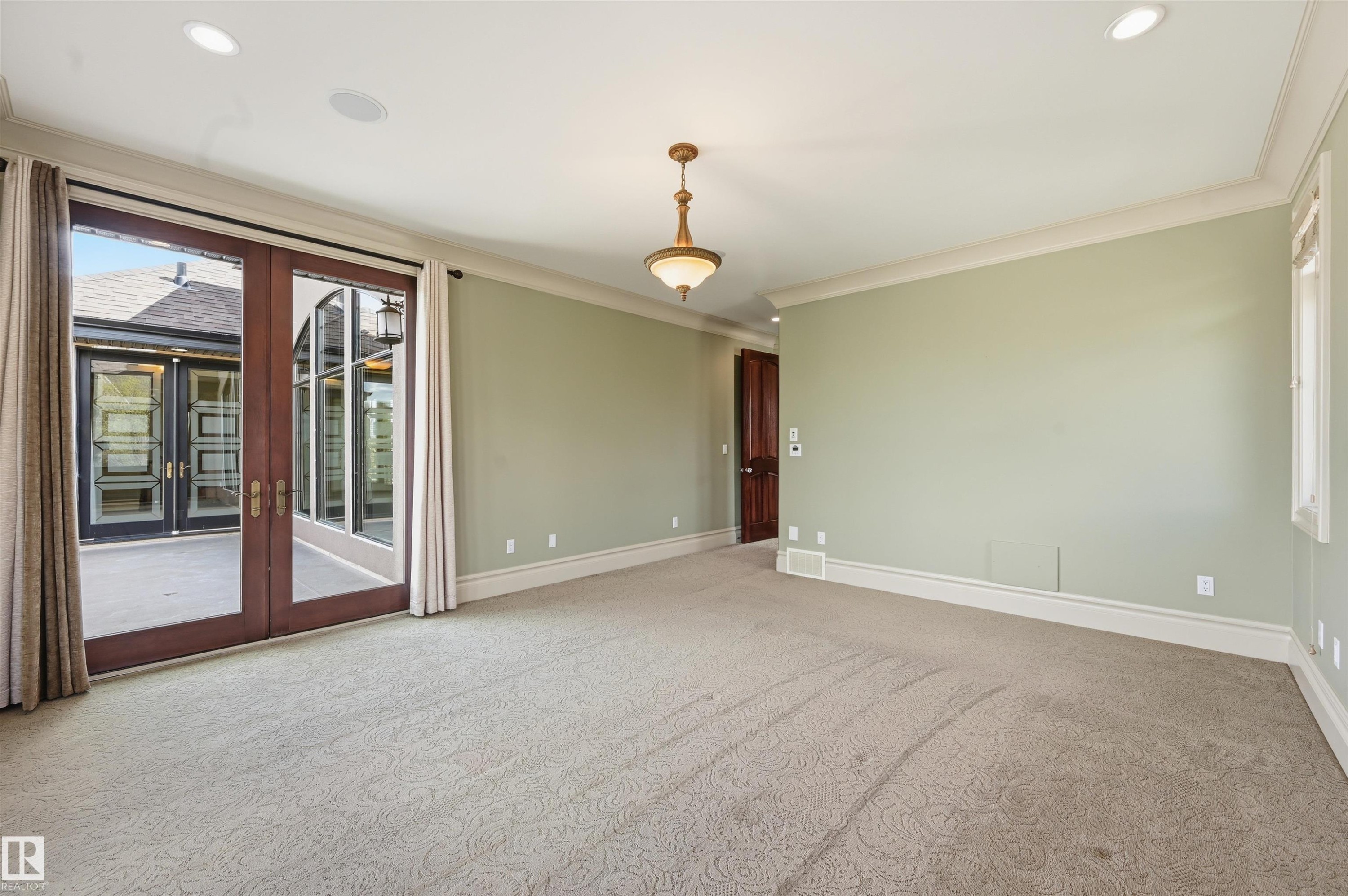 1004 Hollands Point(E), Edmonton, AB - Indoor Photo Showing Other Room