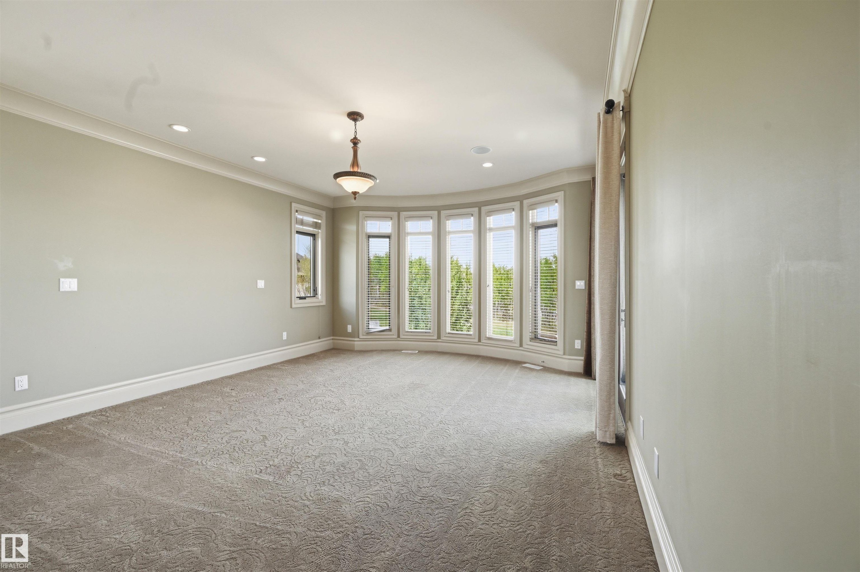 1004 Hollands Point(E), Edmonton, AB - Indoor Photo Showing Other Room
