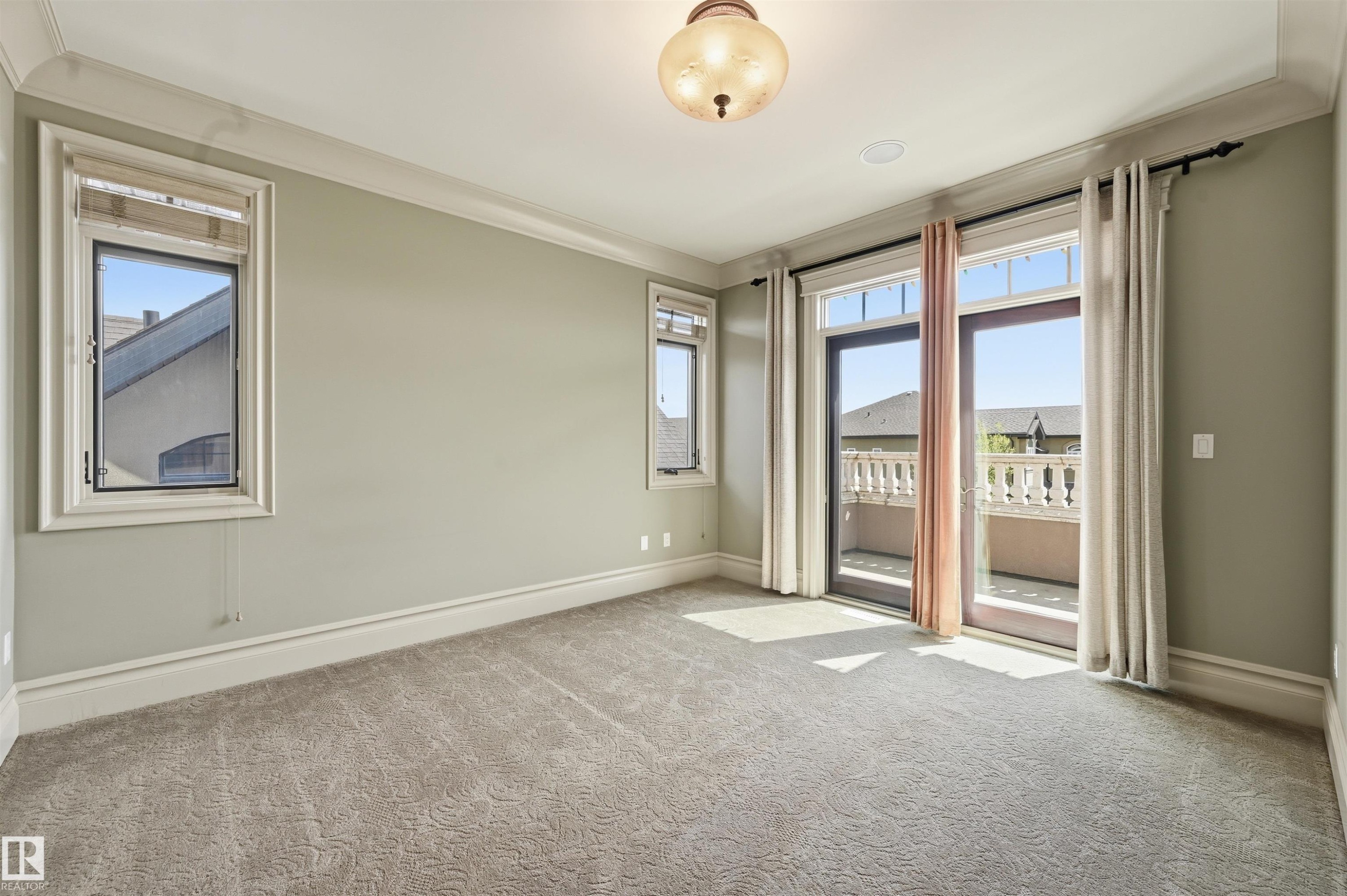 1004 Hollands Point(E), Edmonton, AB - Indoor Photo Showing Other Room