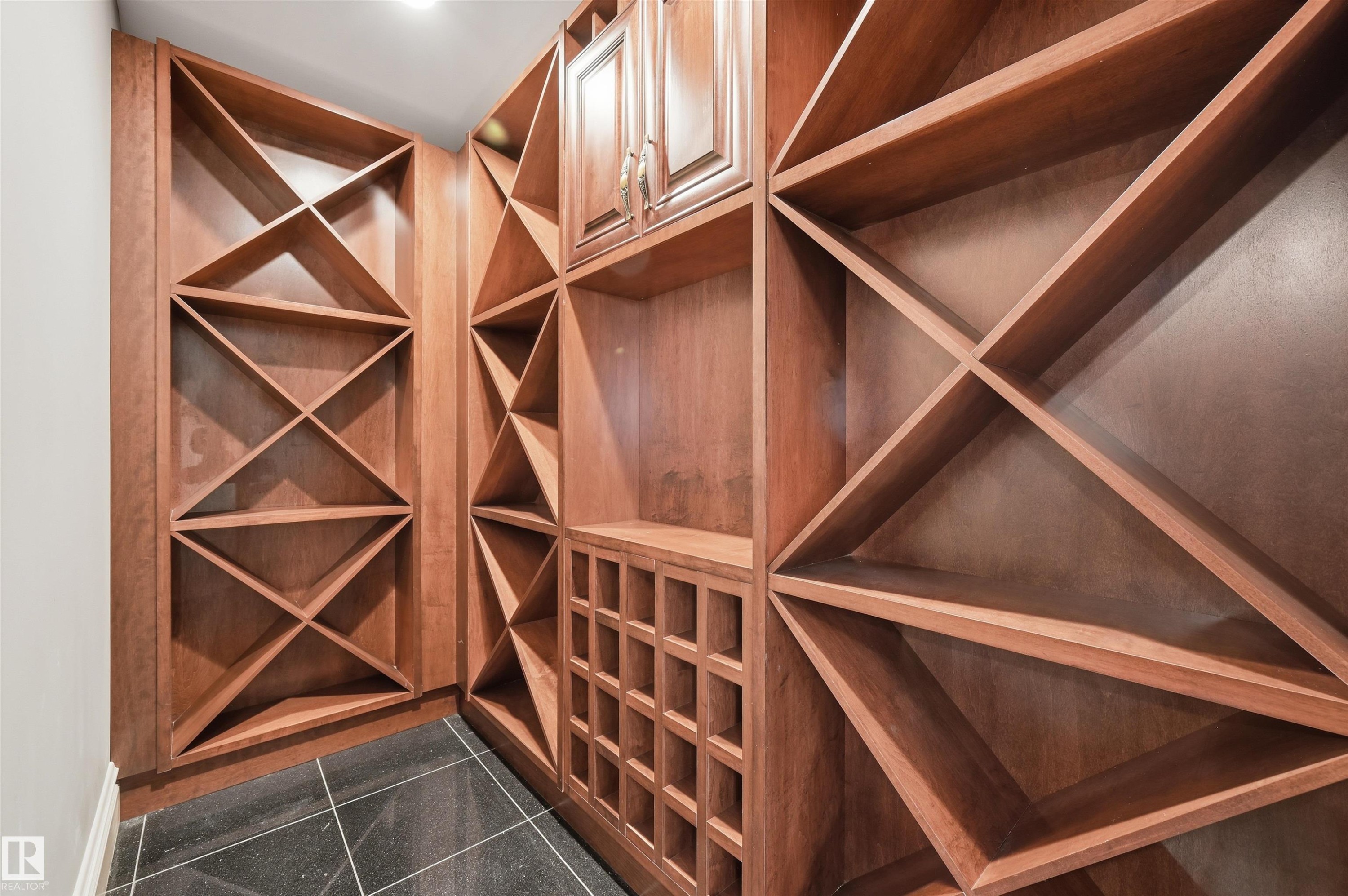 1004 Hollands Point(E), Edmonton, AB - Indoor