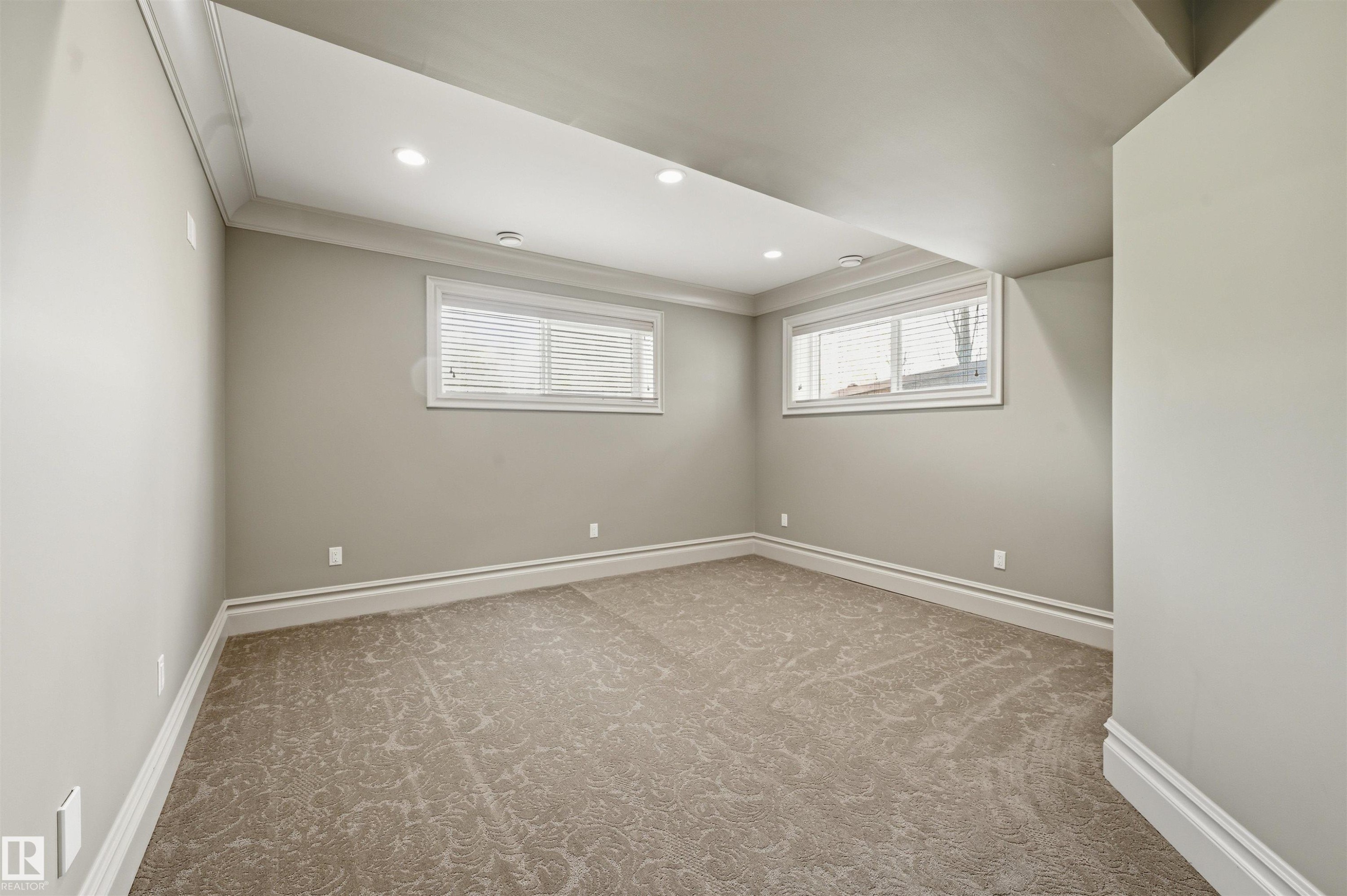 1004 Hollands Point(E), Edmonton, AB - Indoor Photo Showing Other Room
