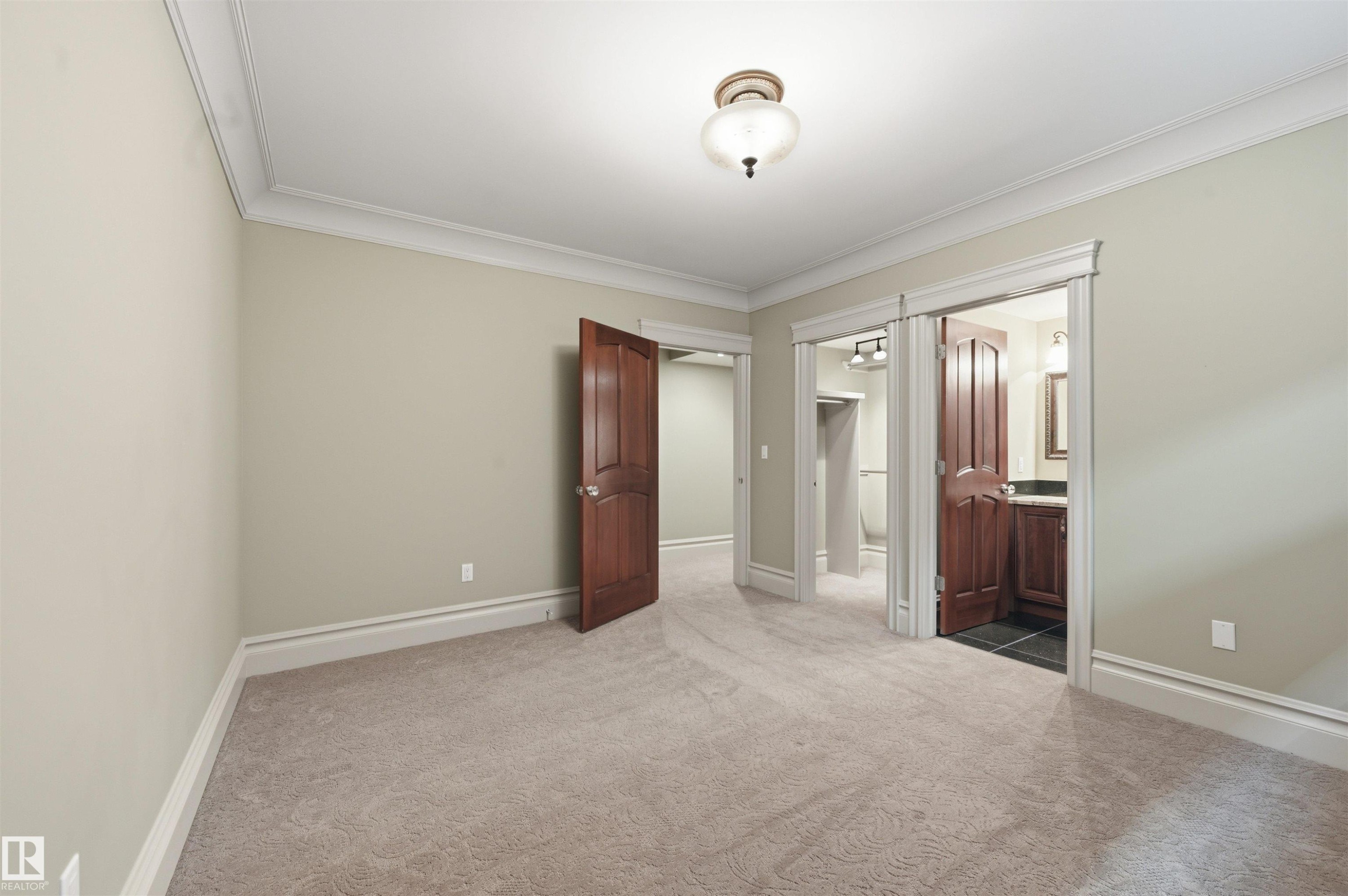 1004 Hollands Point(E), Edmonton, AB - Indoor Photo Showing Other Room