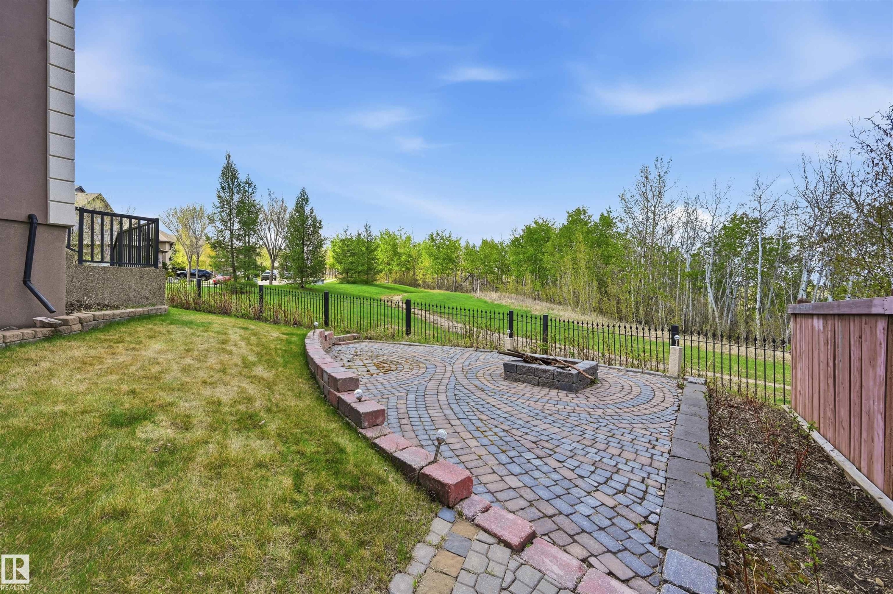 1004 Hollands Point(E), Edmonton, AB - Outdoor