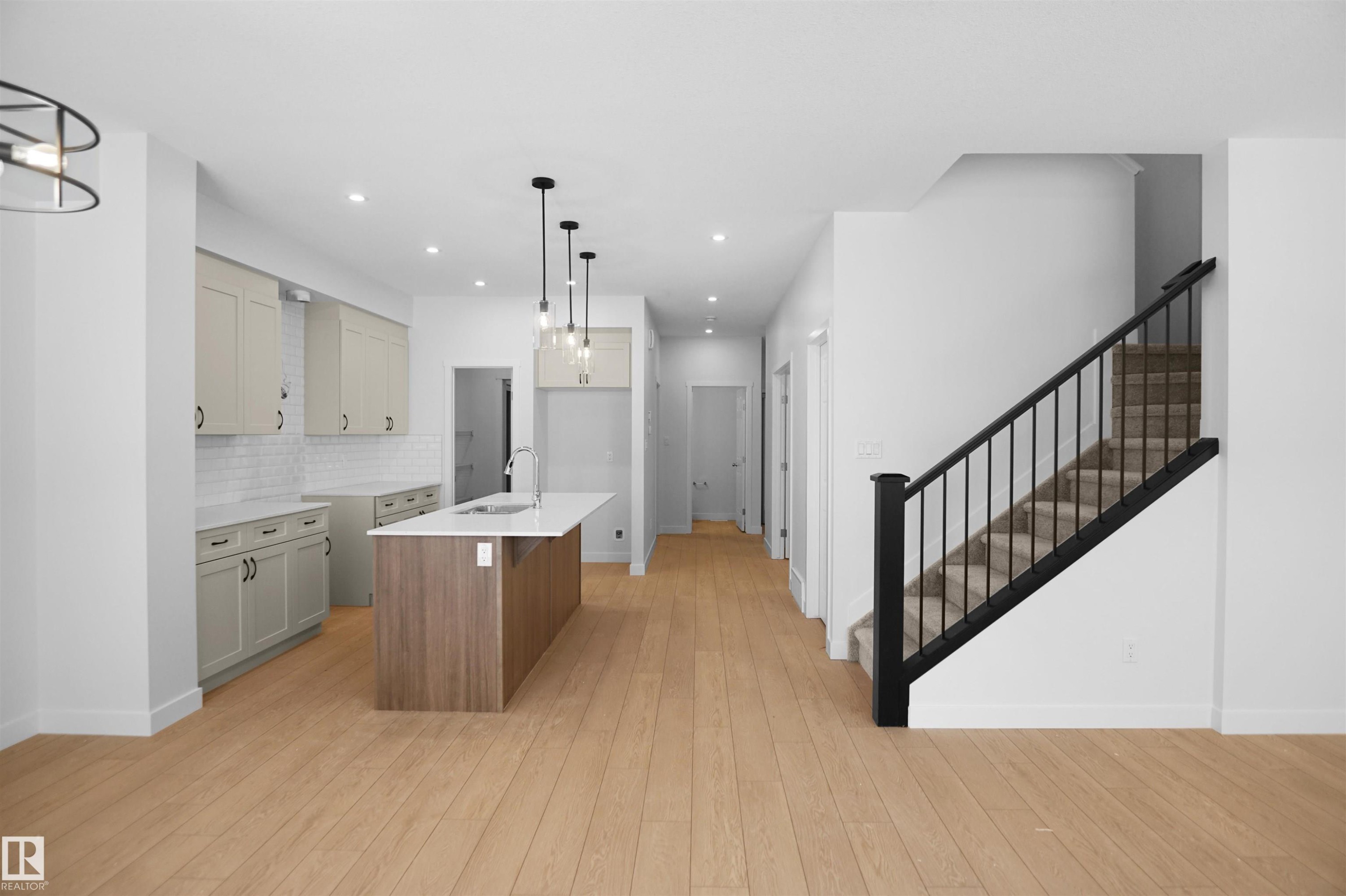 6343 175 Avenue, Edmonton, AB - Indoor Photo Showing Kitchen