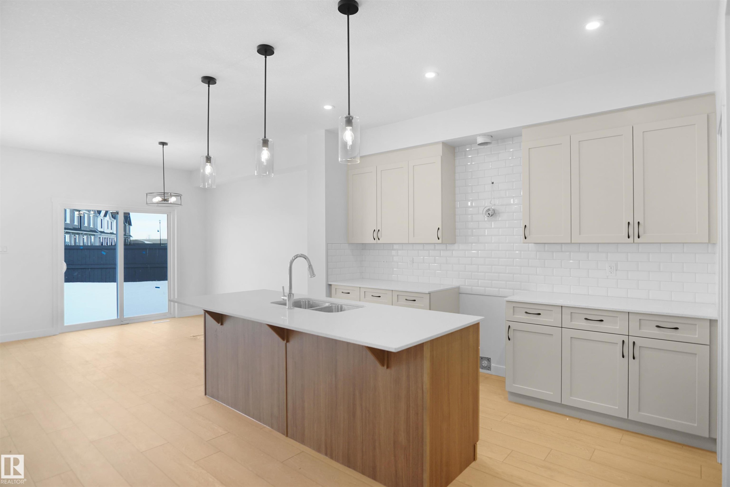 6343 175 Avenue, Edmonton, AB - Indoor Photo Showing Kitchen With Upgraded Kitchen