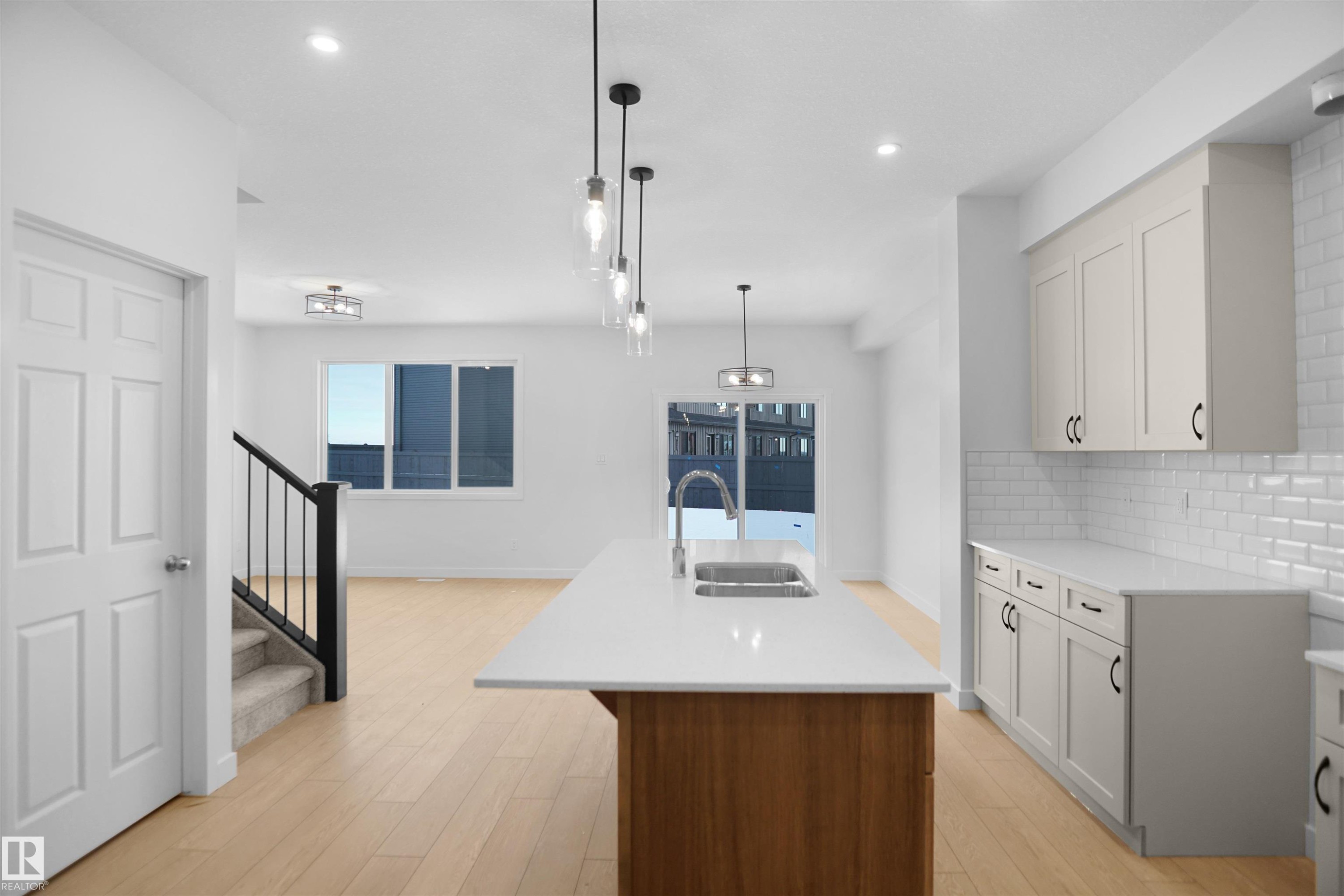 6343 175 Avenue, Edmonton, AB - Indoor Photo Showing Kitchen With Double Sink With Upgraded Kitchen