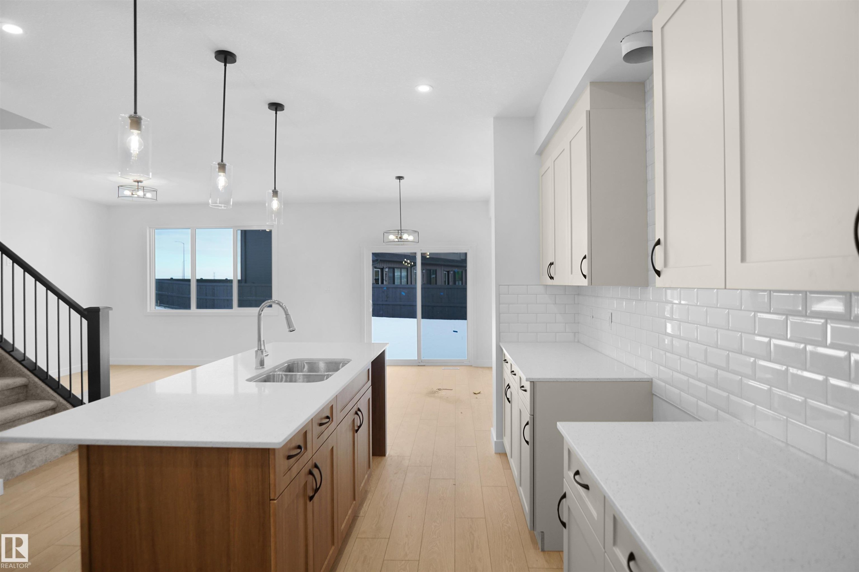 6343 175 Avenue, Edmonton, AB - Indoor Photo Showing Kitchen With Double Sink With Upgraded Kitchen