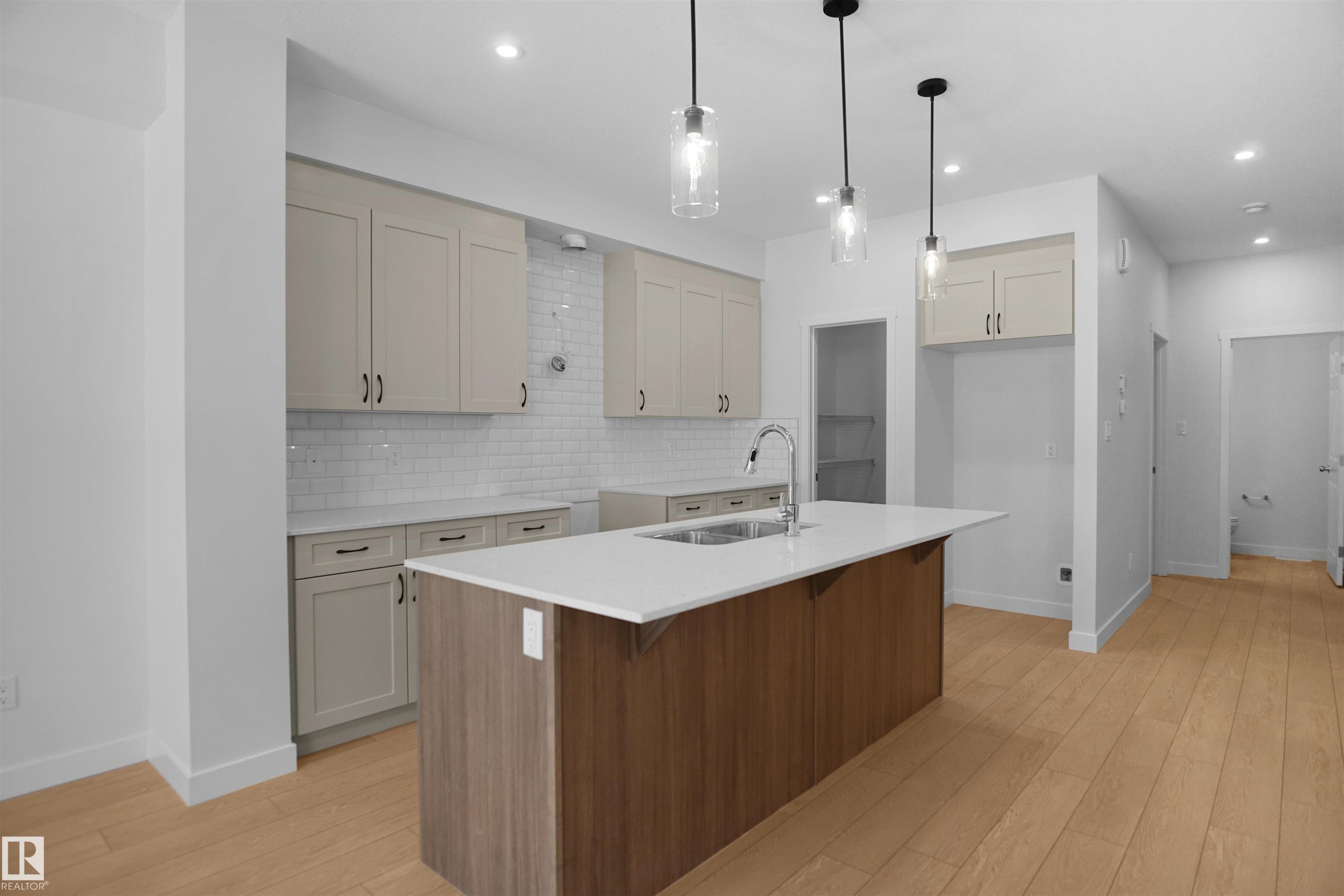 6343 175 Avenue, Edmonton, AB - Indoor Photo Showing Kitchen