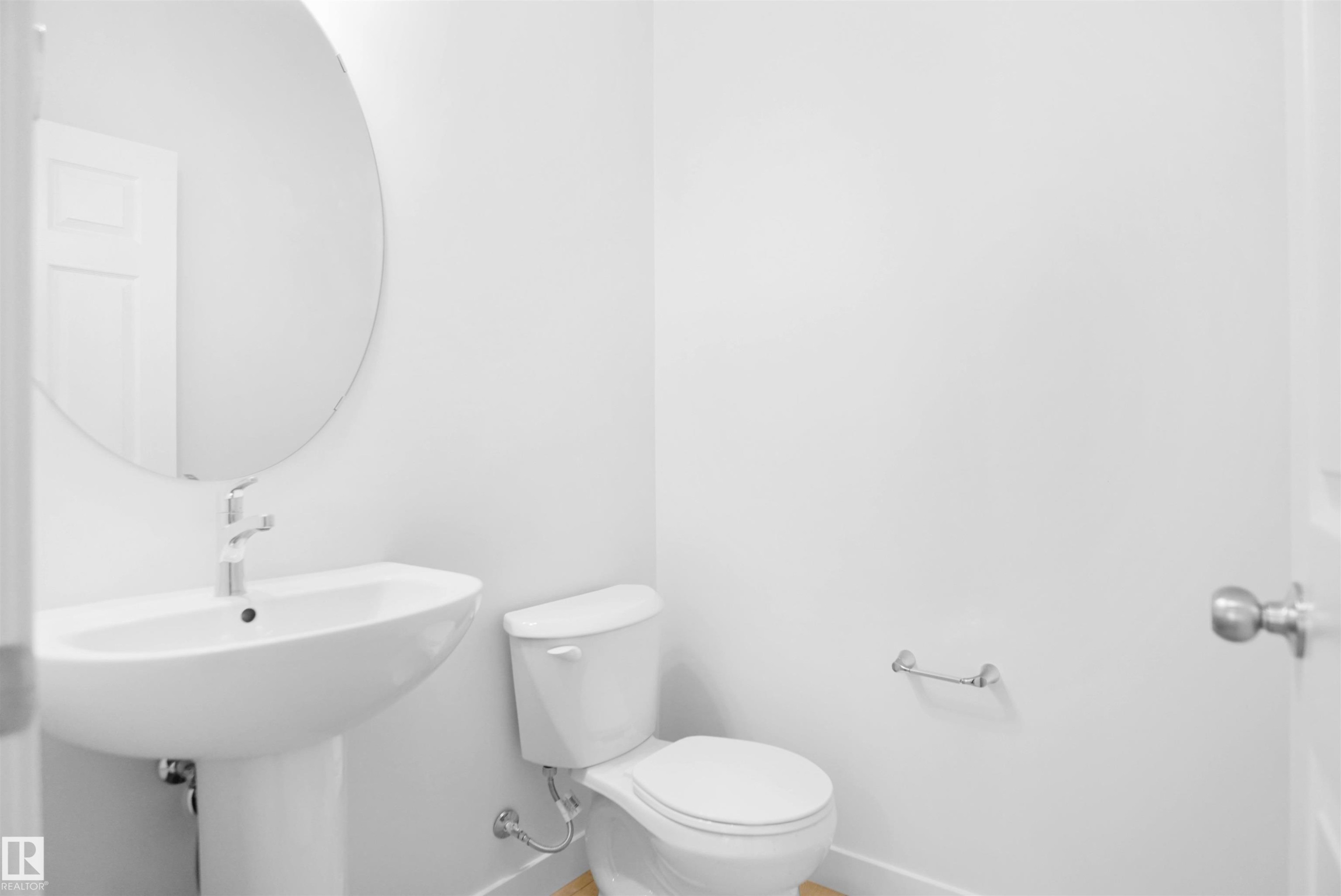 6343 175 Avenue, Edmonton, AB - Indoor Photo Showing Bathroom