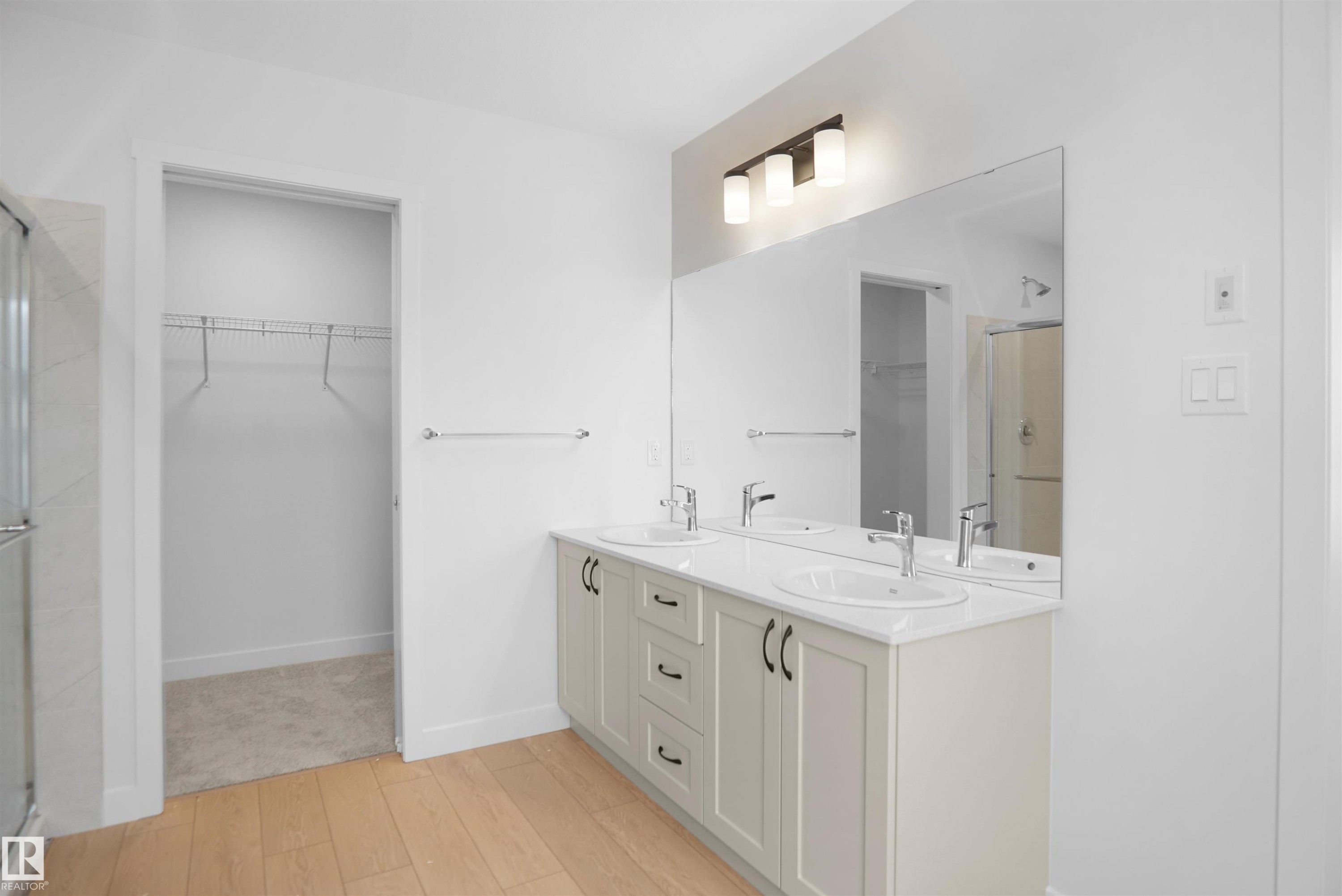 6343 175 Avenue, Edmonton, AB - Indoor Photo Showing Bathroom