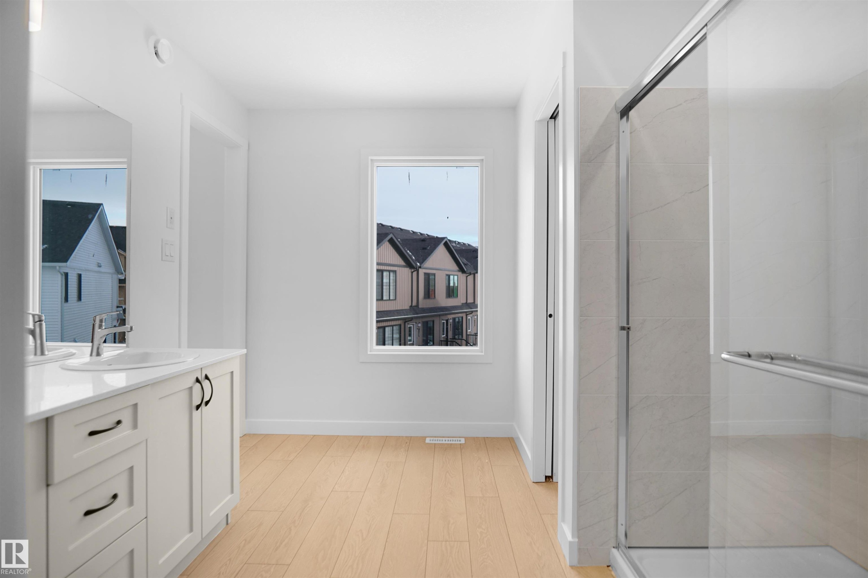6343 175 Avenue, Edmonton, AB - Indoor Photo Showing Bathroom