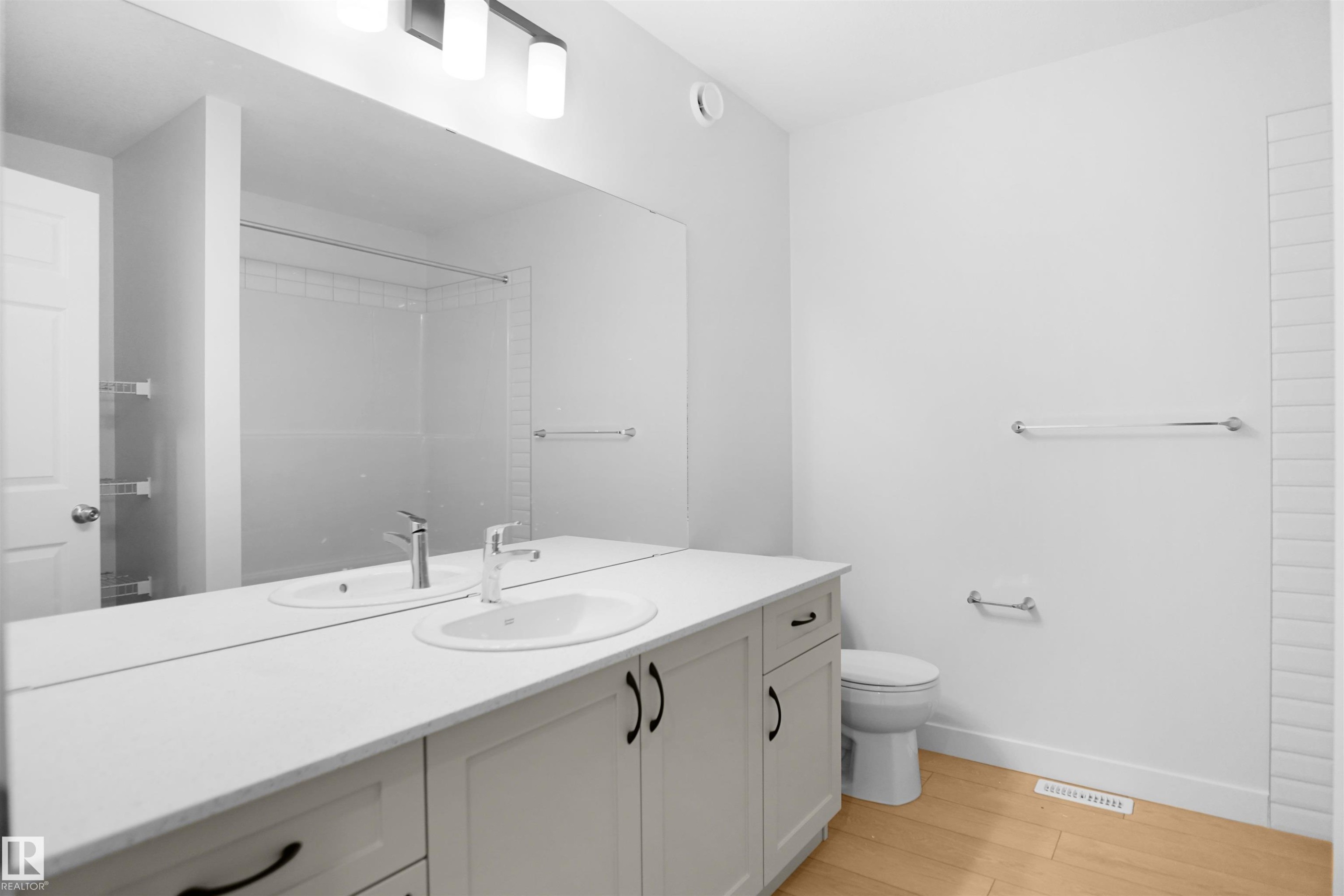 6343 175 Avenue, Edmonton, AB - Indoor Photo Showing Bathroom