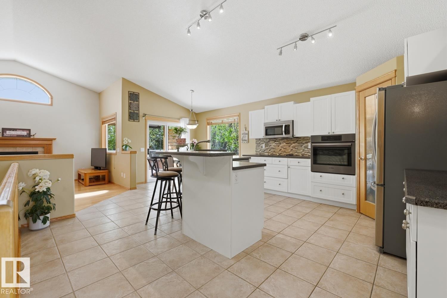 70 Eastcott Drive, St. Albert, AB - Indoor Photo Showing Kitchen