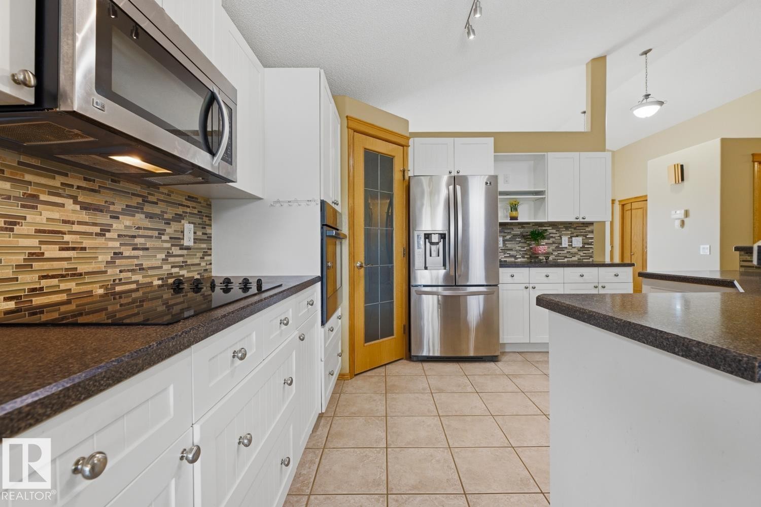 70 Eastcott Drive, St. Albert, AB - Indoor Photo Showing Kitchen With Upgraded Kitchen