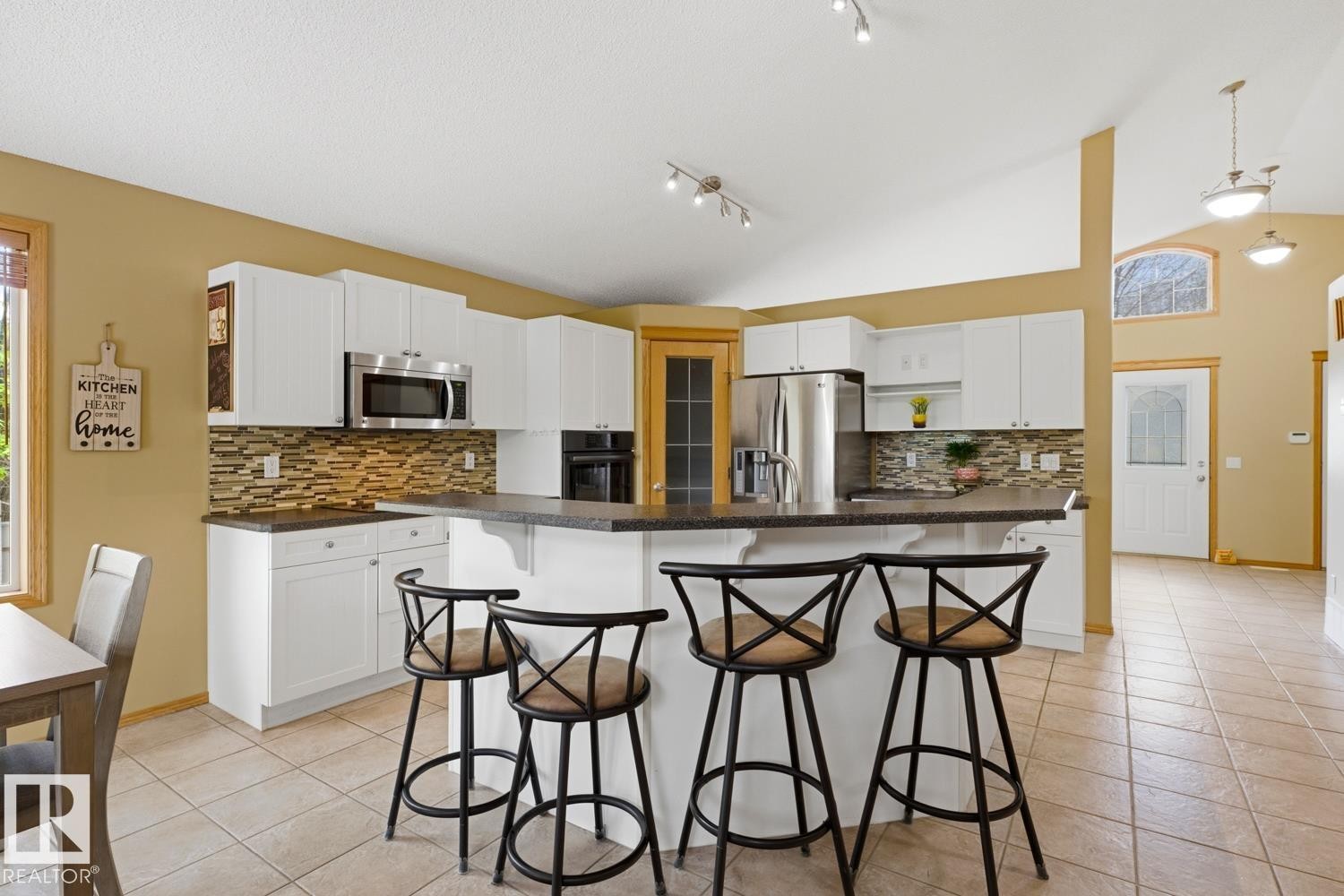 70 Eastcott Drive, St. Albert, AB - Indoor Photo Showing Kitchen With Upgraded Kitchen